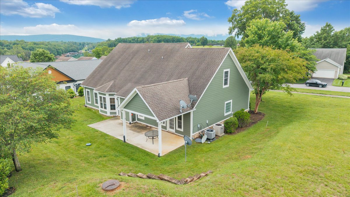 Huddleston, Virginia, 24104, United States, 4 Bedrooms Bedrooms, ,4 BathroomsBathrooms,Residential,For Sale,2048445