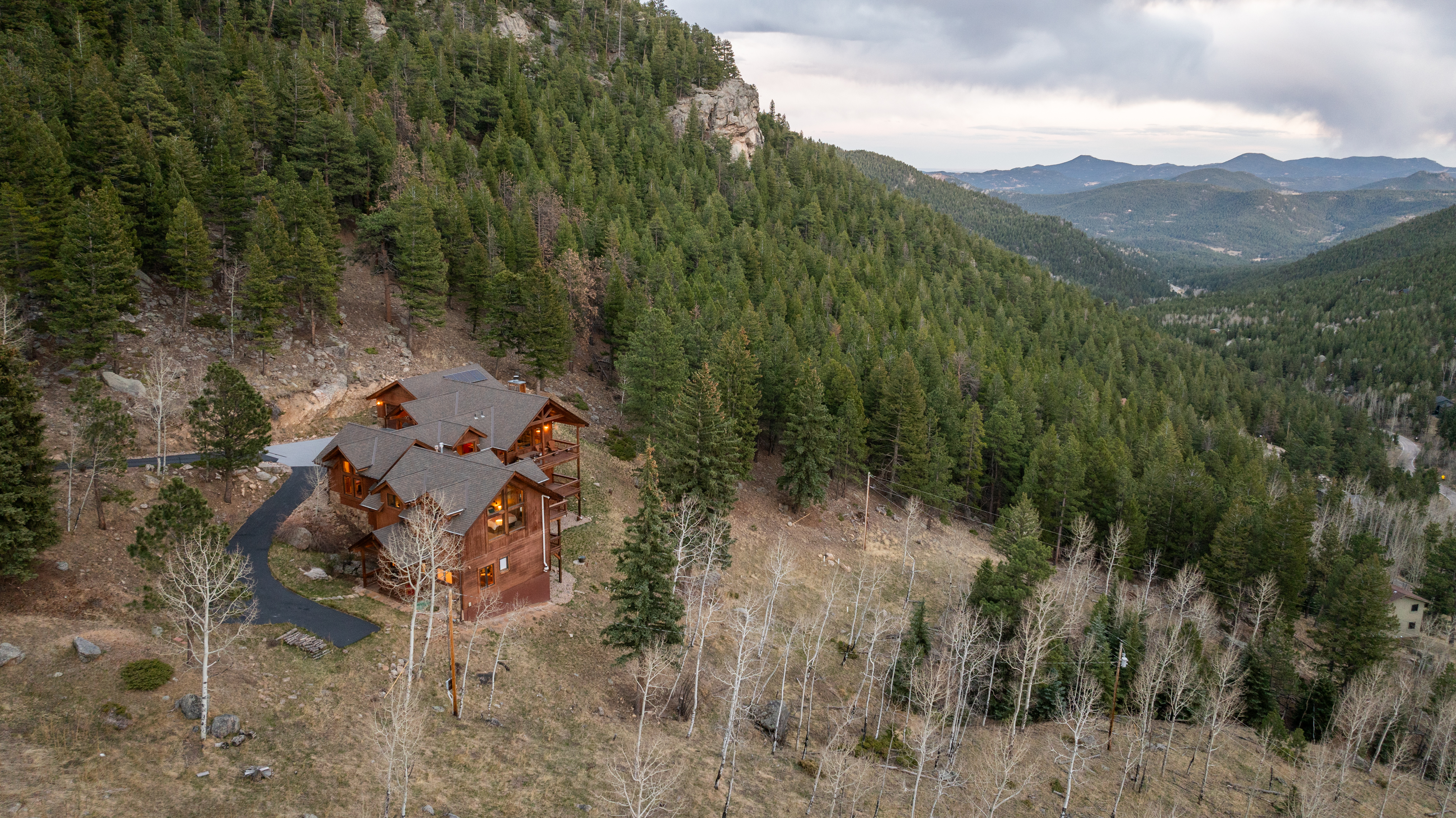  Main-Level Living in 2005-Built Timber Frame on Gentle 3.75 Acre Lot - 物件實景