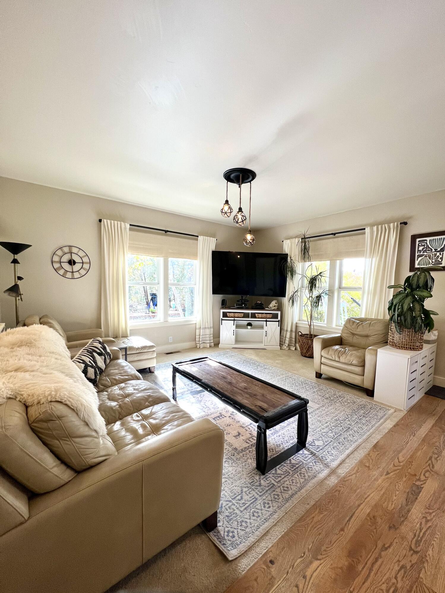 Bellevue, Idaho, 83313, United States, 4 Bedrooms Bedrooms, ,3 BathroomsBathrooms,Residential,For Sale,1989218