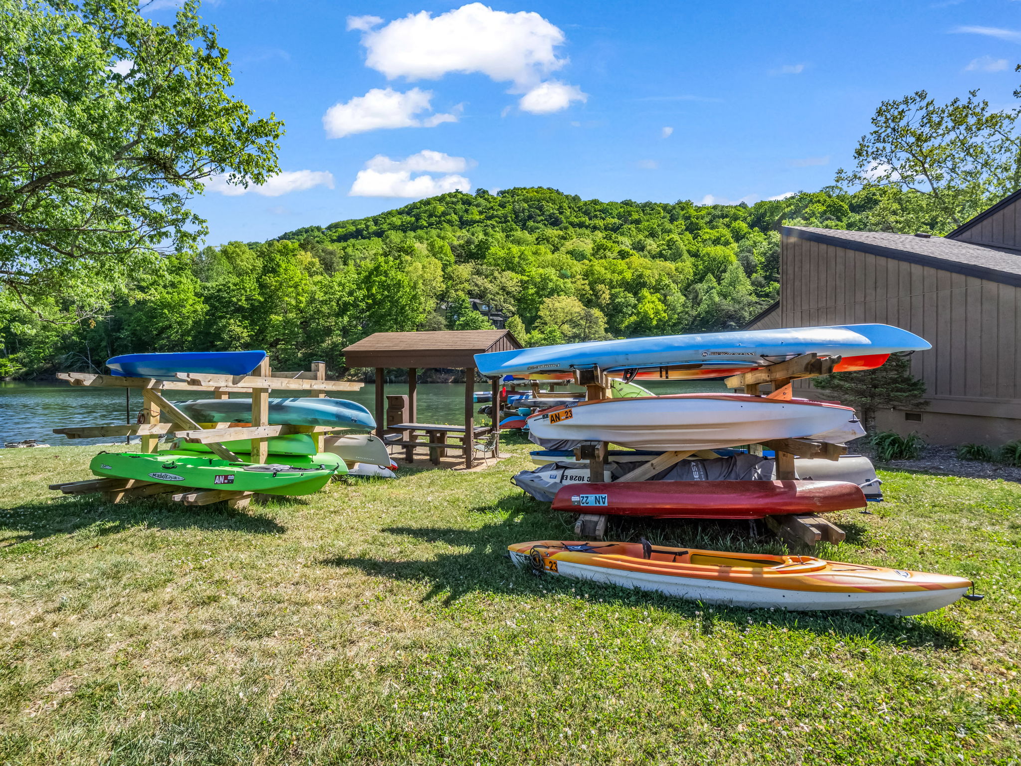  182 W. Lake Dr. S. - 物件實景