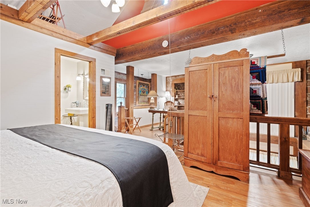 Cleveland, Ohio, 44113, United States, 3 Bedrooms Bedrooms, ,4 BathroomsBathrooms,Residential,For Sale,1984065