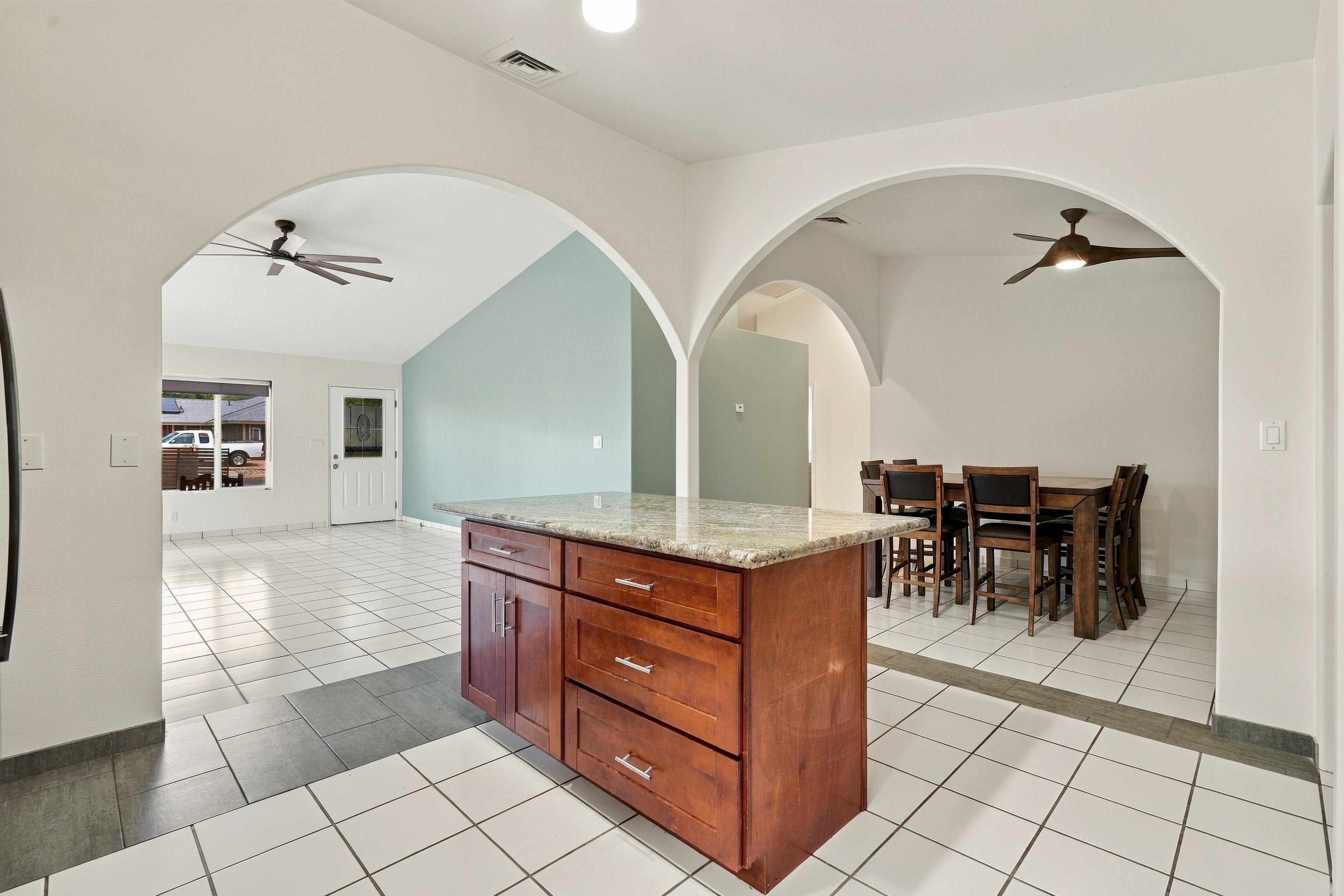  Spacious 5-Bedroom Home in Ka Ono Ulu Estates - 物件實景