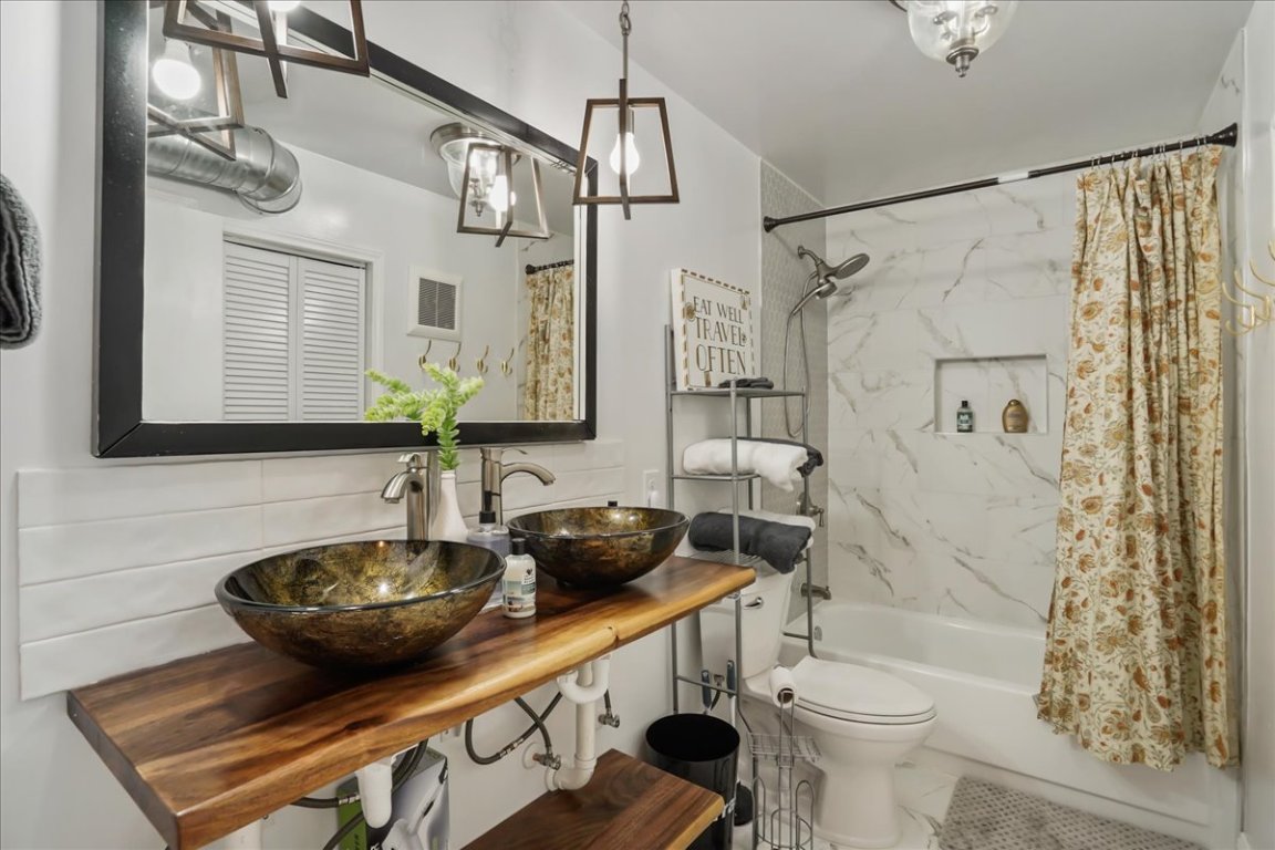 Point Venture, Texas, 78645, United States, 5 Bedrooms Bedrooms, ,4 BathroomsBathrooms,Residential,For Sale,1840855