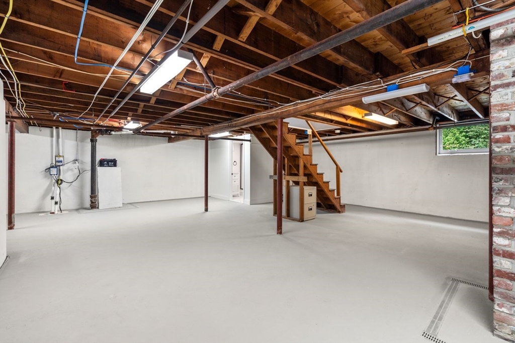 Chelmsford, Massachusetts, 01824, United States, 3 Bedrooms Bedrooms, ,2 BathroomsBathrooms,Residential,For Sale,1927111