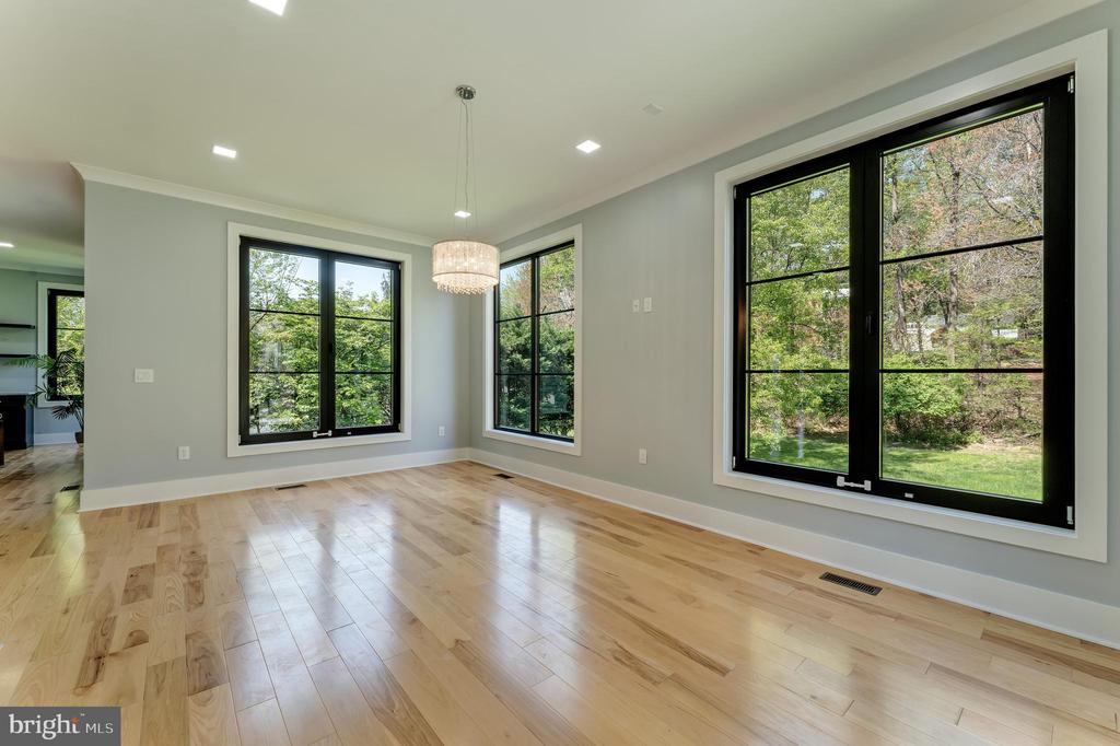 Herndon, Virginia, 20170, United States, 6 Bedrooms Bedrooms, ,6 BathroomsBathrooms,Residential,For Sale,1941281