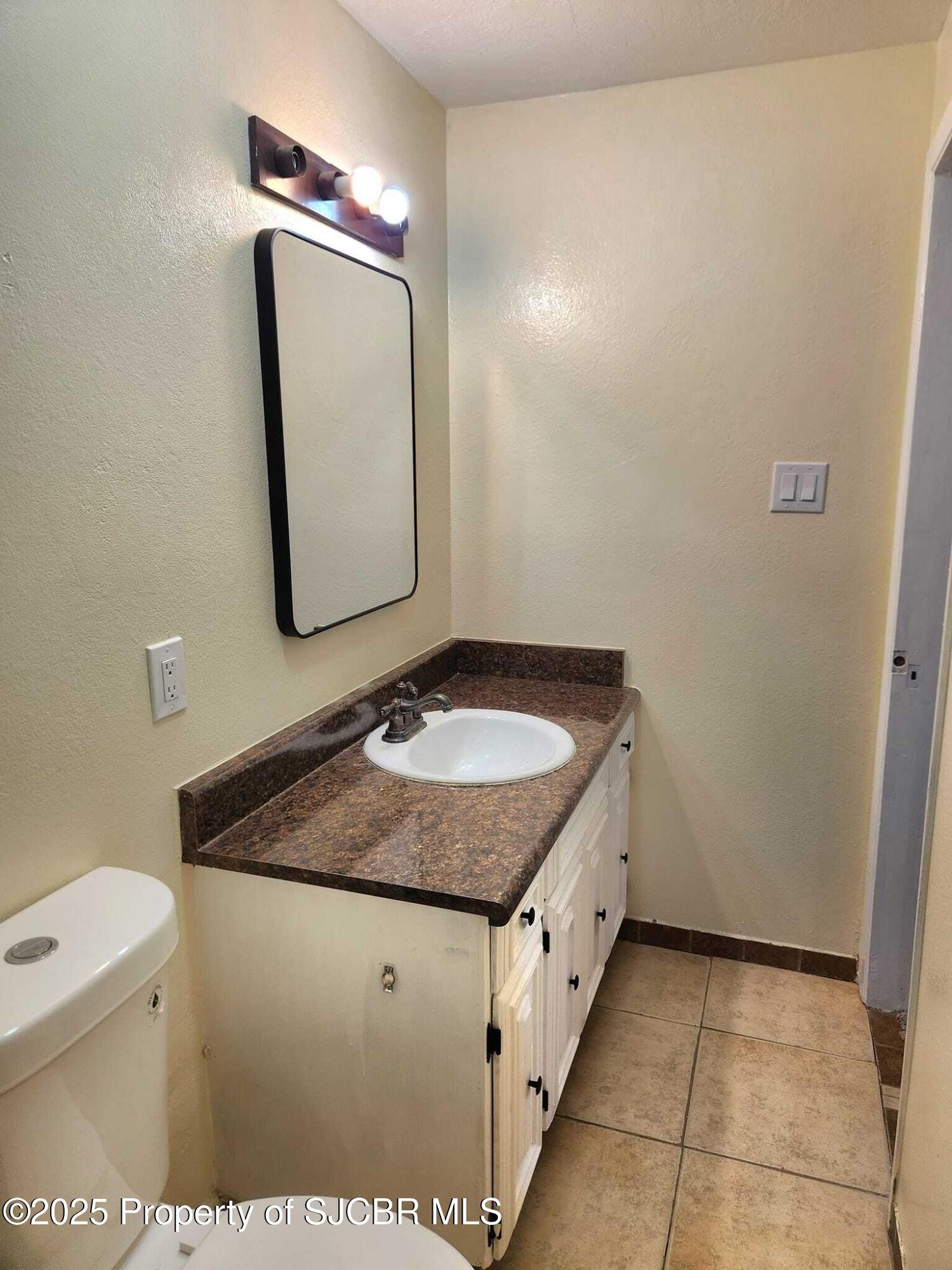 Flora Vista, New Mexico, 87415, United States, 5 Bedrooms Bedrooms, ,3 BathroomsBathrooms,Residential,For Sale,1926388
