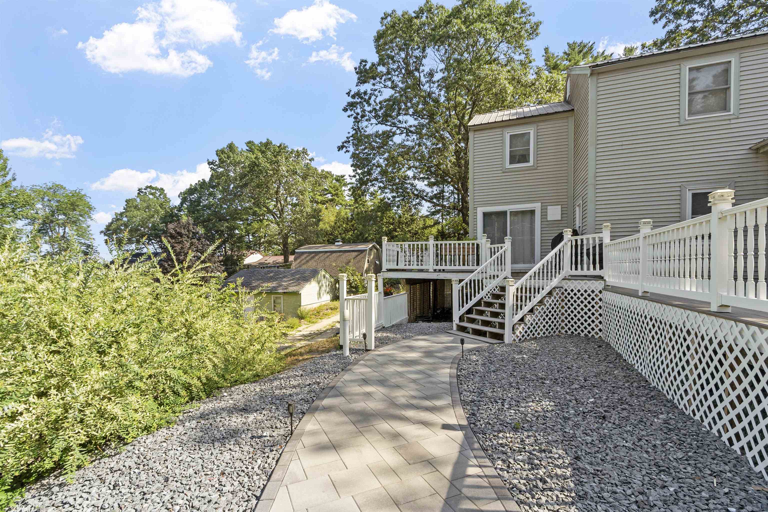 Kingston, New Hampshire, 03848, United States, 4 Bedrooms Bedrooms, ,2 BathroomsBathrooms,Residential,For Sale,1917052