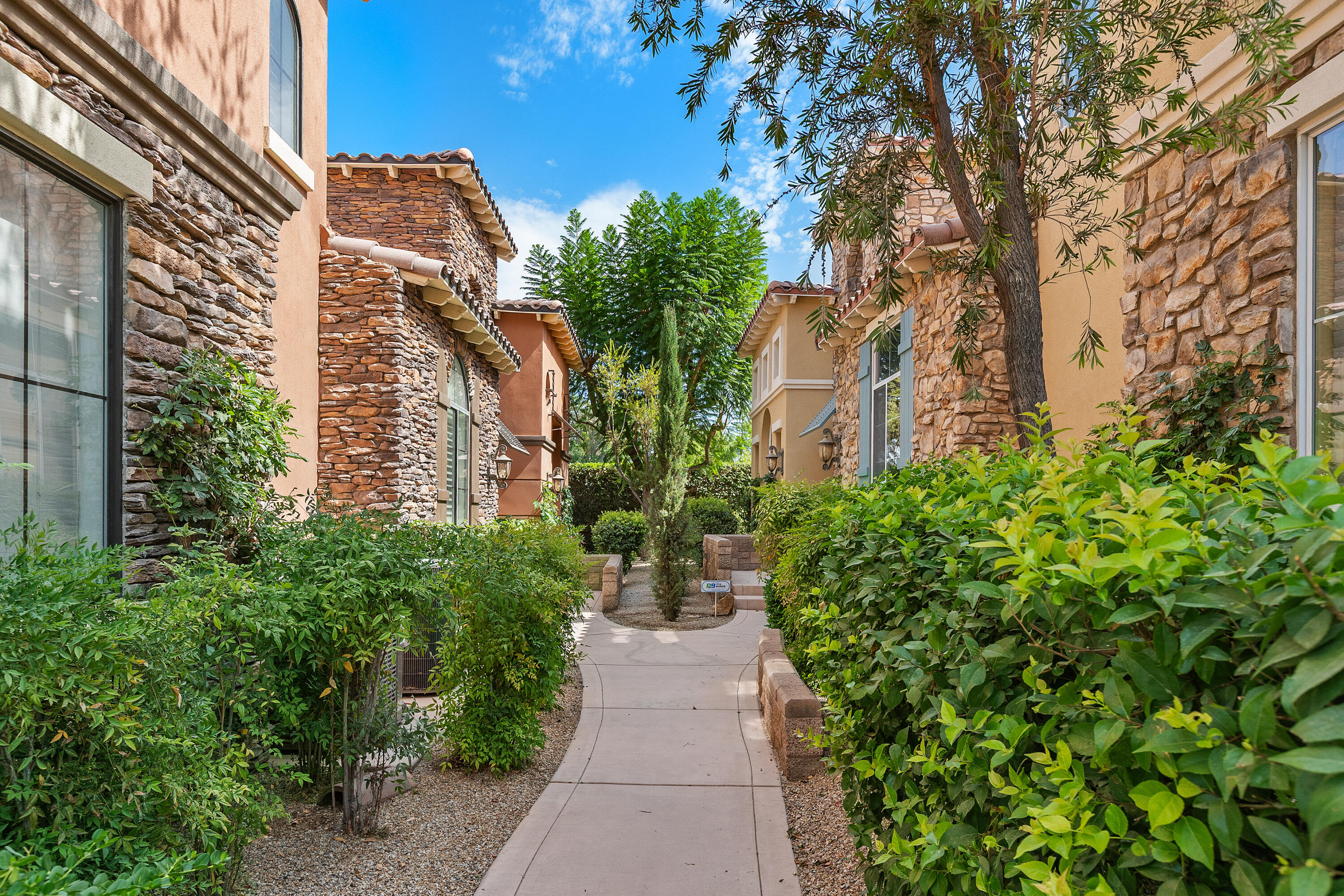 Palm Desert, California, 92260, United States, 2 Bedrooms Bedrooms, ,2 BathroomsBathrooms,Residential,For Sale,1891148