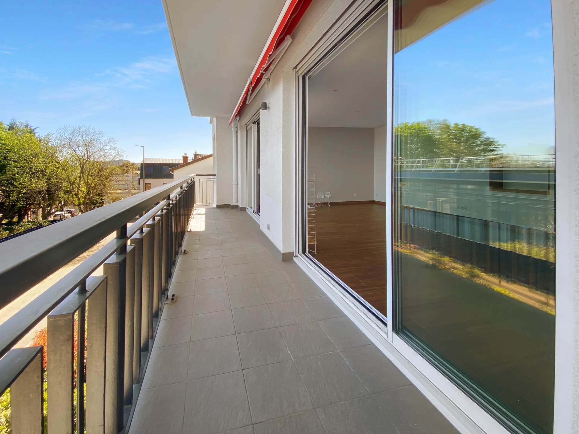 Suresnes, Île-de-France, 92150, FR, 5 Bedrooms Bedrooms, ,3 BathroomsBathrooms,Residential,For Sale,1932825