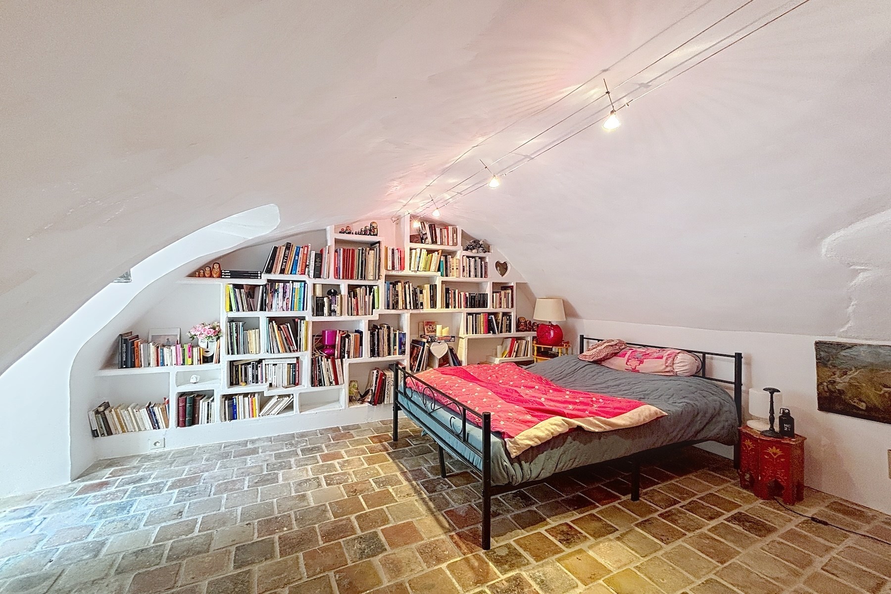 Character property with guest house and pool, nestled in unspoilt nature near U… - 物件實景