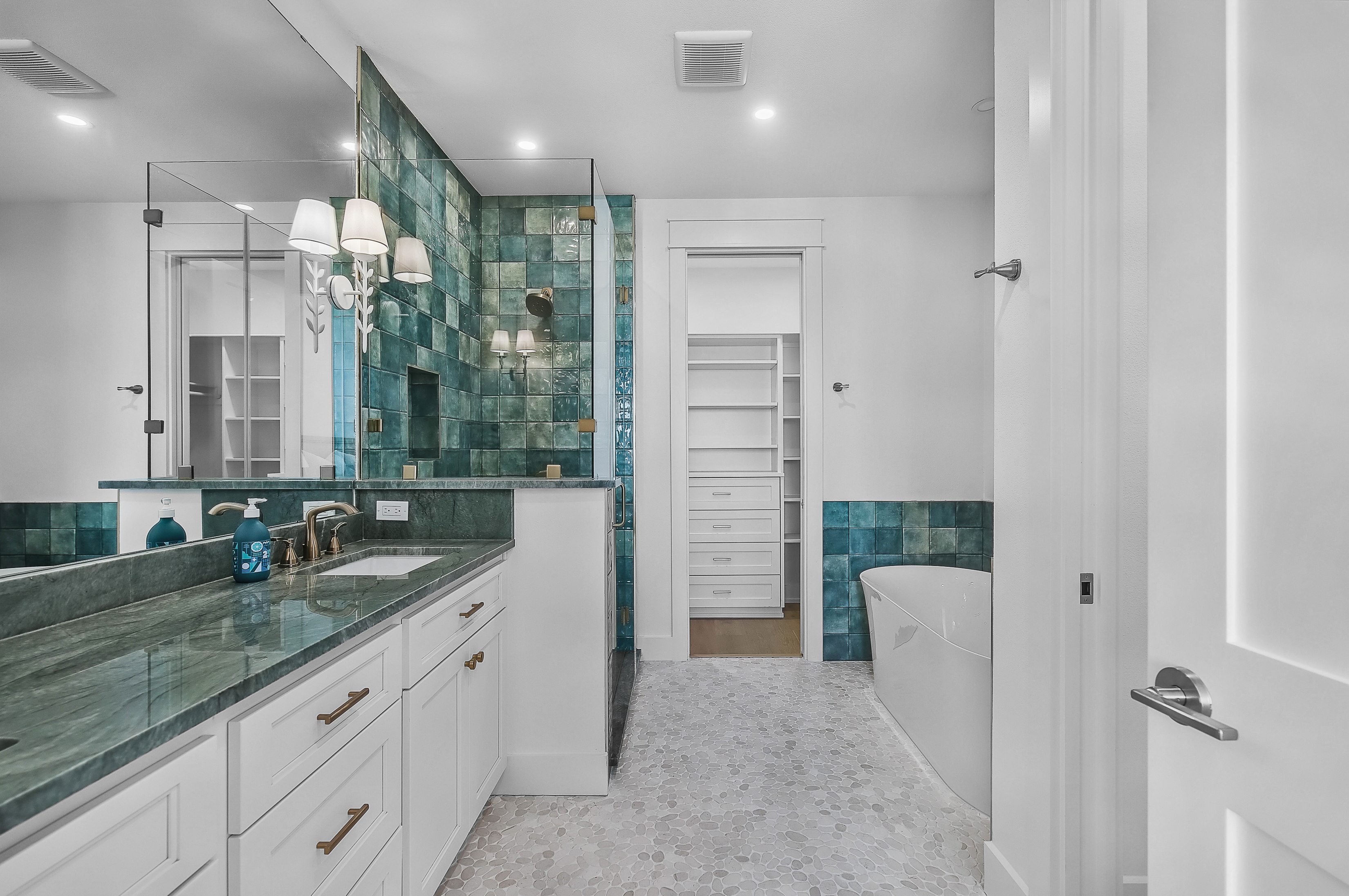  Coastal Elegance Meets Waterfront Living - 物件實景