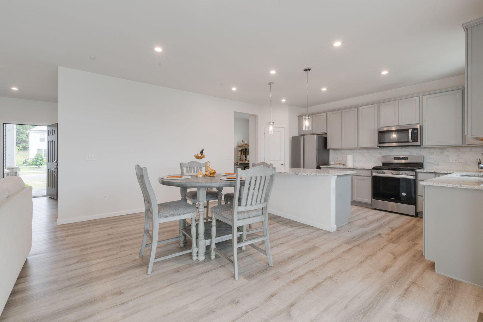 Algonquin, Illinois, 60102, United States, 3 Bedrooms Bedrooms, ,3 BathroomsBathrooms,Residential,For Sale,1962567