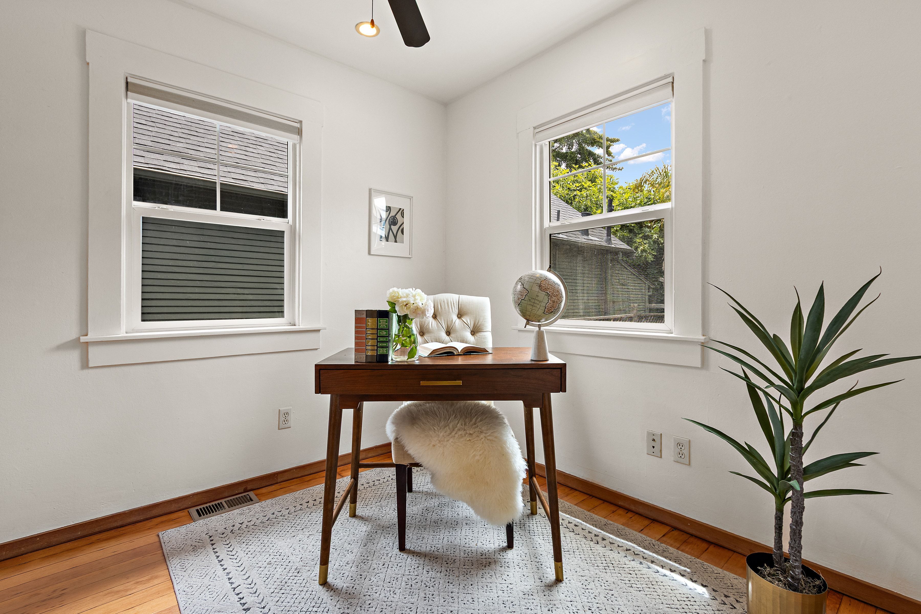  A Storybook North Oakland Cottage Offering Charm, Character, and Potential - 物件實景