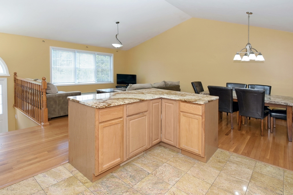 Worcester, Massachusetts, 01602, United States, 3 Bedrooms Bedrooms, ,2 BathroomsBathrooms,Residential,For Sale,1902037