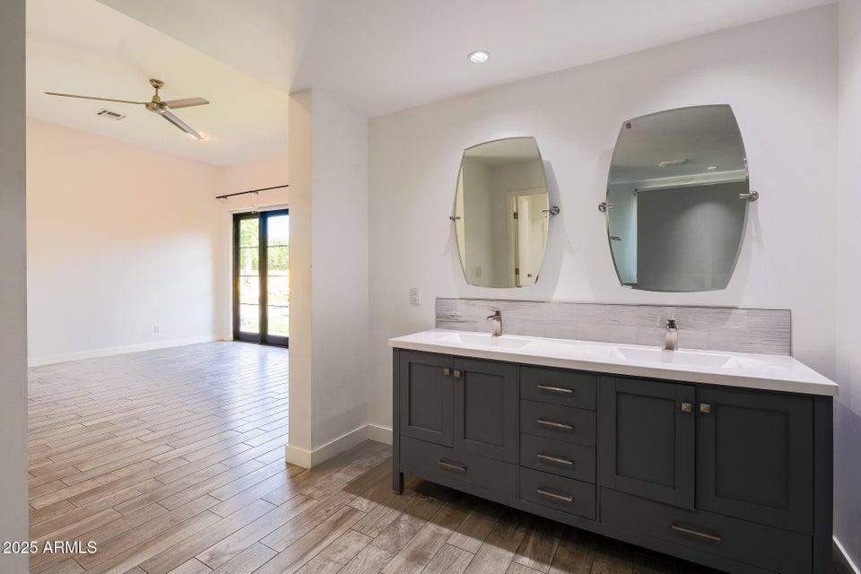 Phoenix, Arizona, 85018, United States, 4 Bedrooms Bedrooms, ,Residential,For Sale,2001186