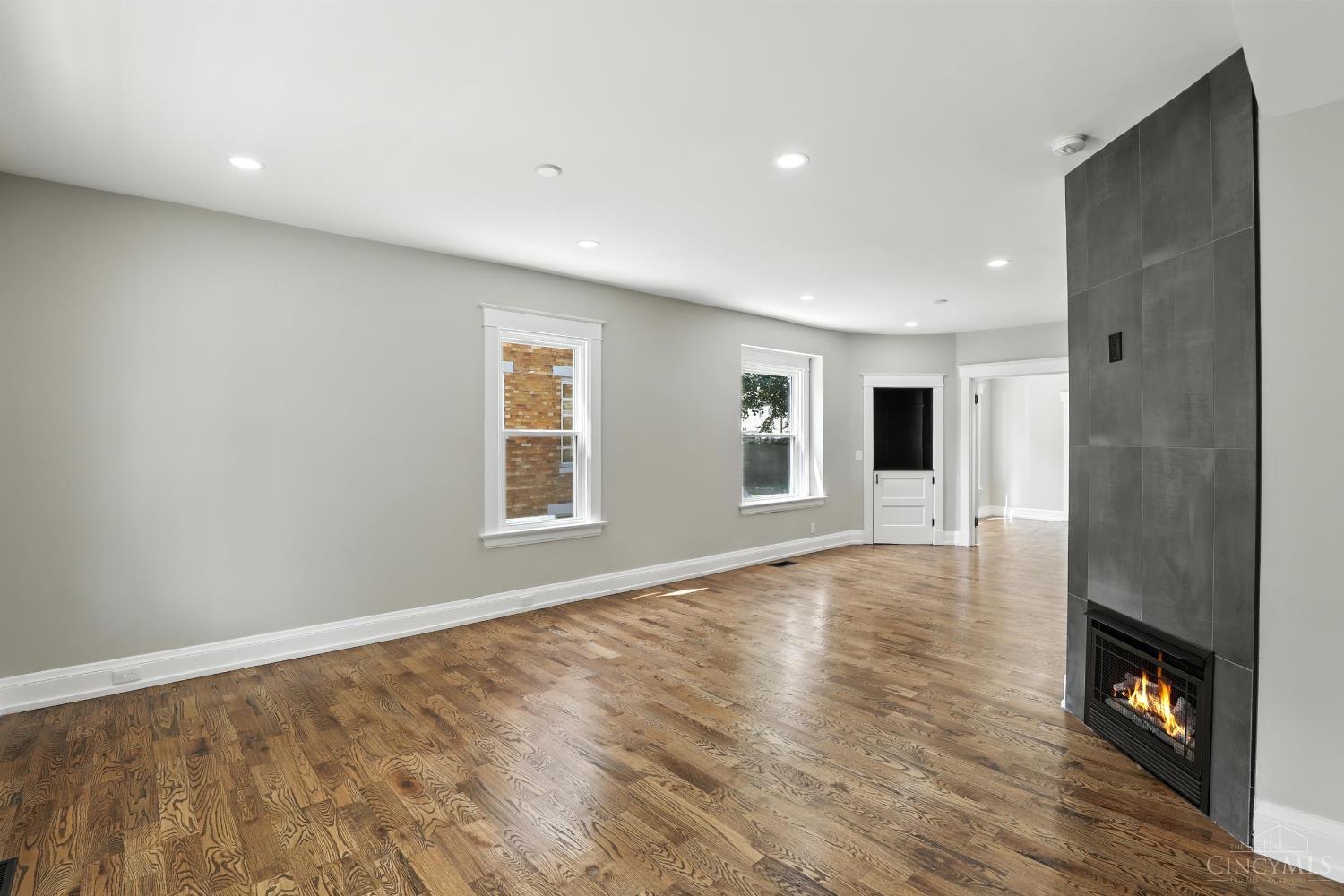 Cincinnati, Ohio, 45209, United States, 3 Bedrooms Bedrooms, ,3 BathroomsBathrooms,Residential,For Sale,1908402