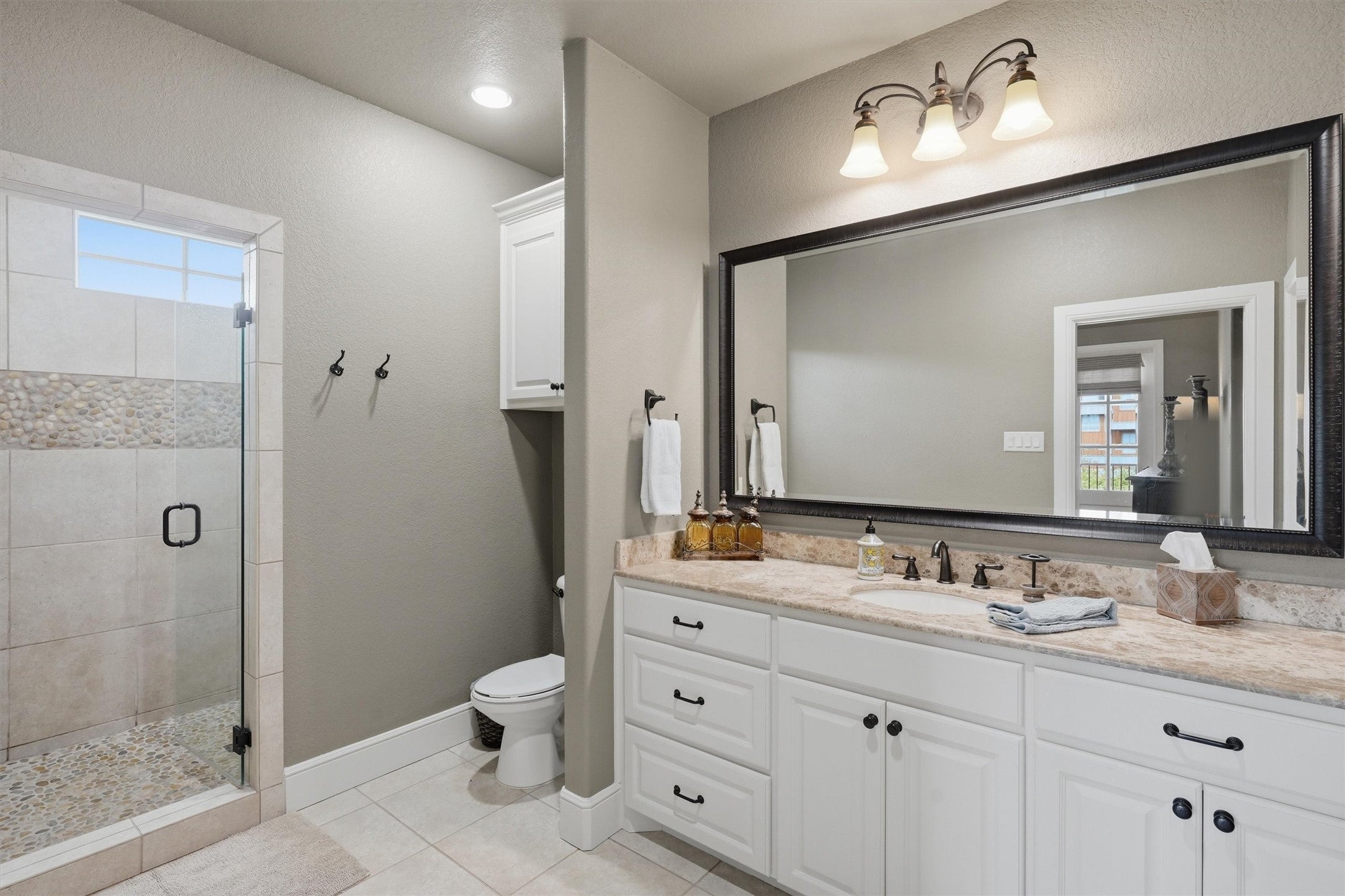 Graford, Texas, 76449, United States, 4 Bedrooms Bedrooms, ,5 BathroomsBathrooms,Residential,For Sale,2048320