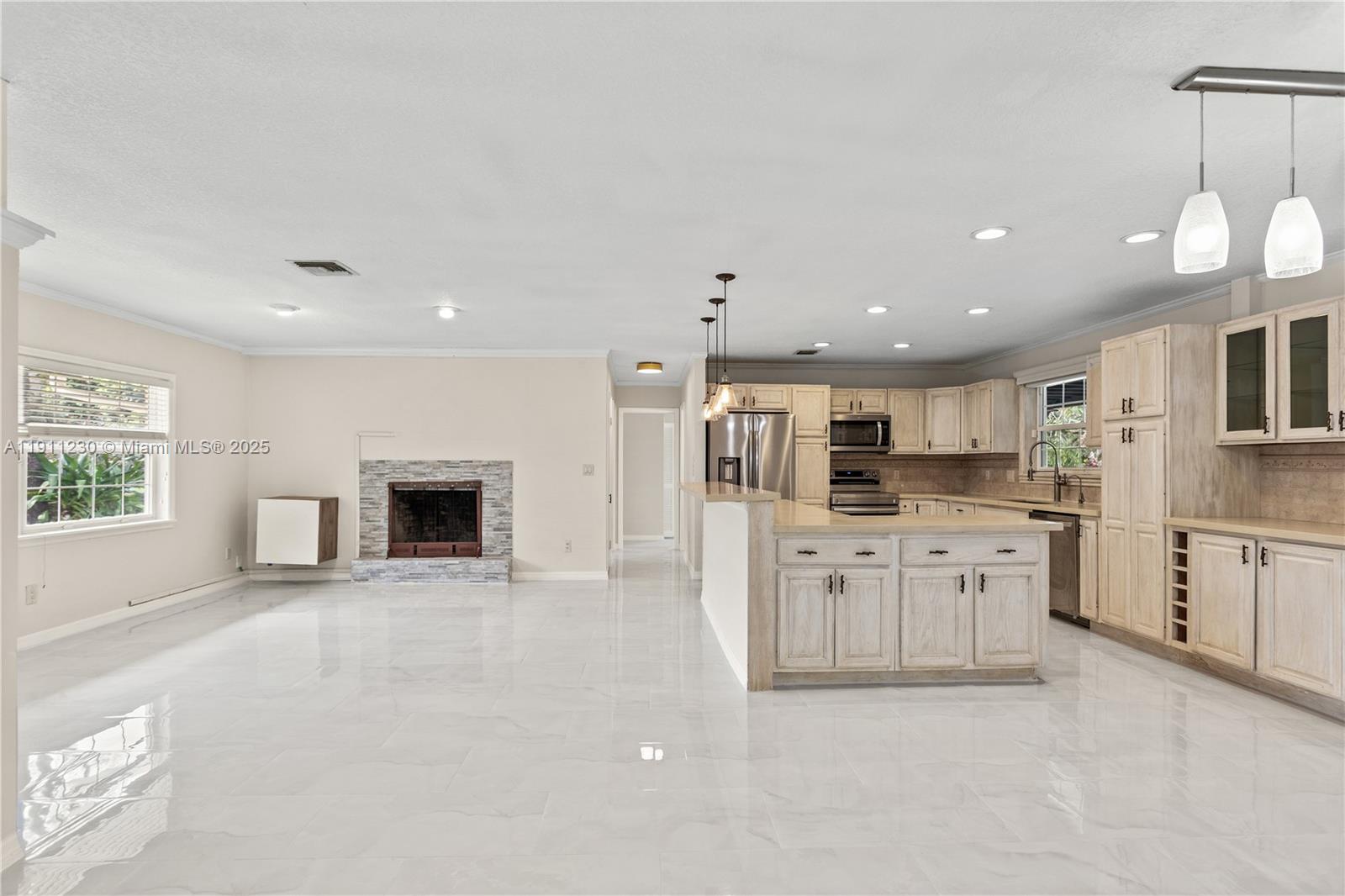 Davie, Florida, 33325, United States, 4 Bedrooms Bedrooms, ,3 BathroomsBathrooms,Residential,For Sale,1990882