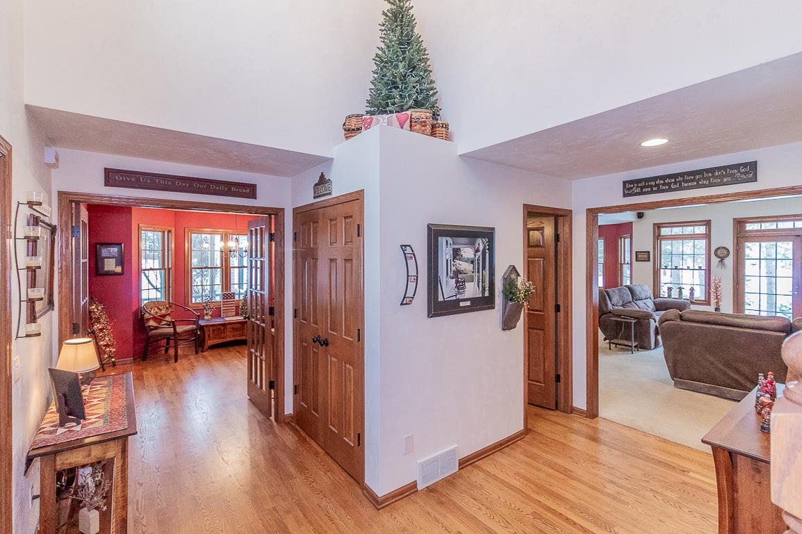 New London, Wisconsin, 54961-8857, United States, 4 Bedrooms Bedrooms, ,4 BathroomsBathrooms,Residential,For Sale,2001494