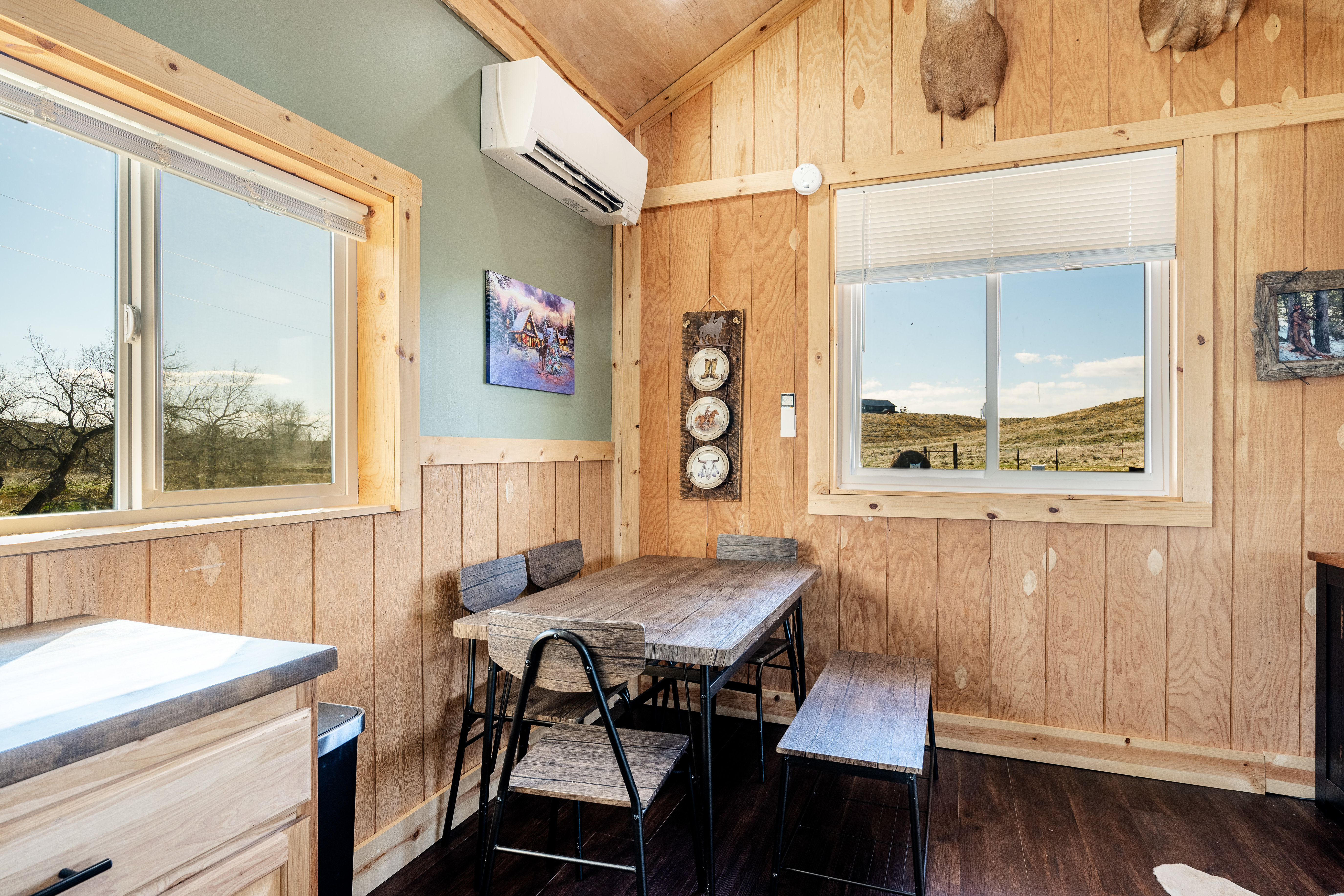Ranchester, Wyoming, 82839, United States, 2 Bedrooms Bedrooms, ,1 BathroomBathrooms,Residential,For Sale,1813697