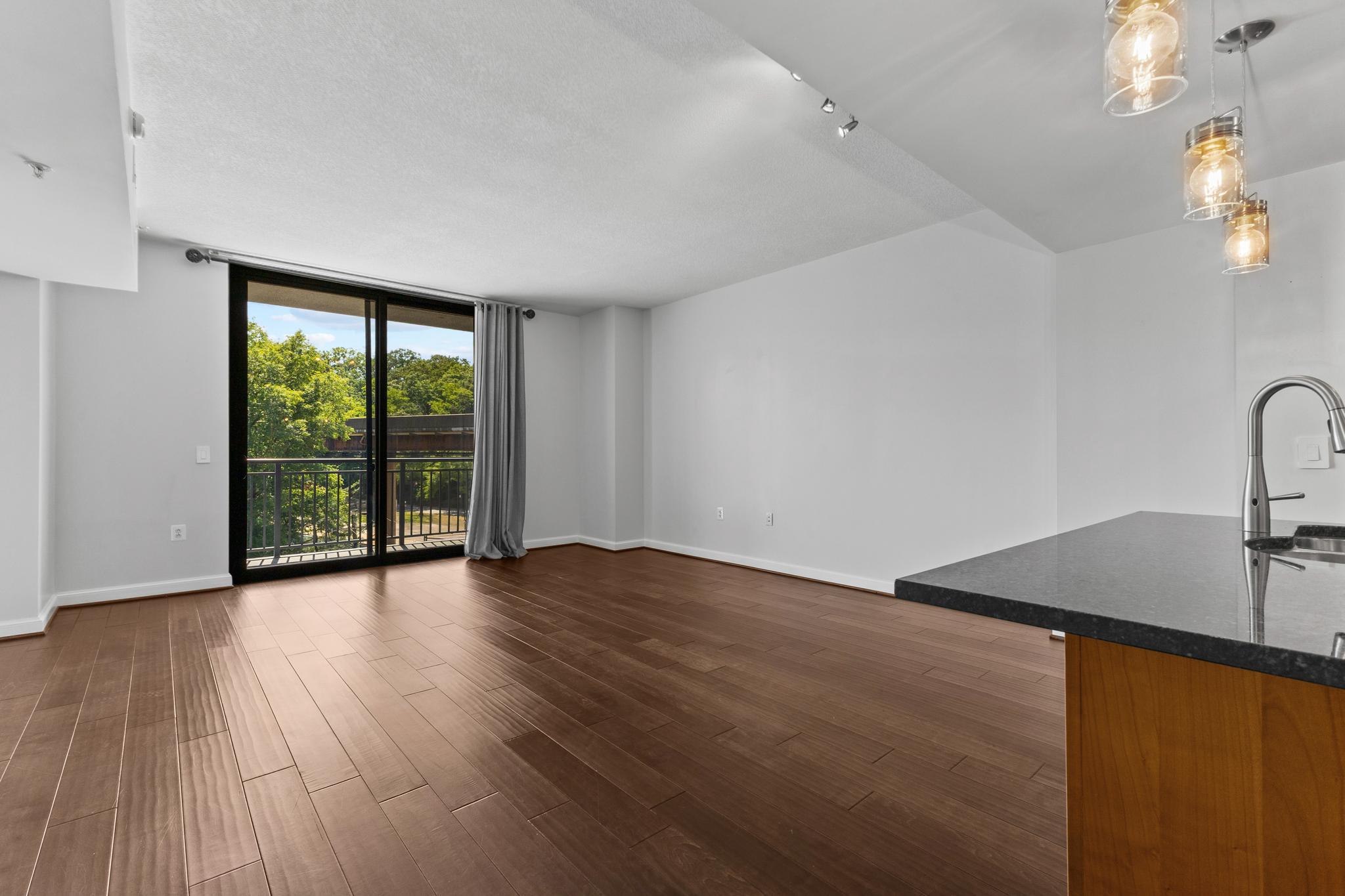  2451 Midtown Avenue, Alexandria, VA, 22303 - 物件實景