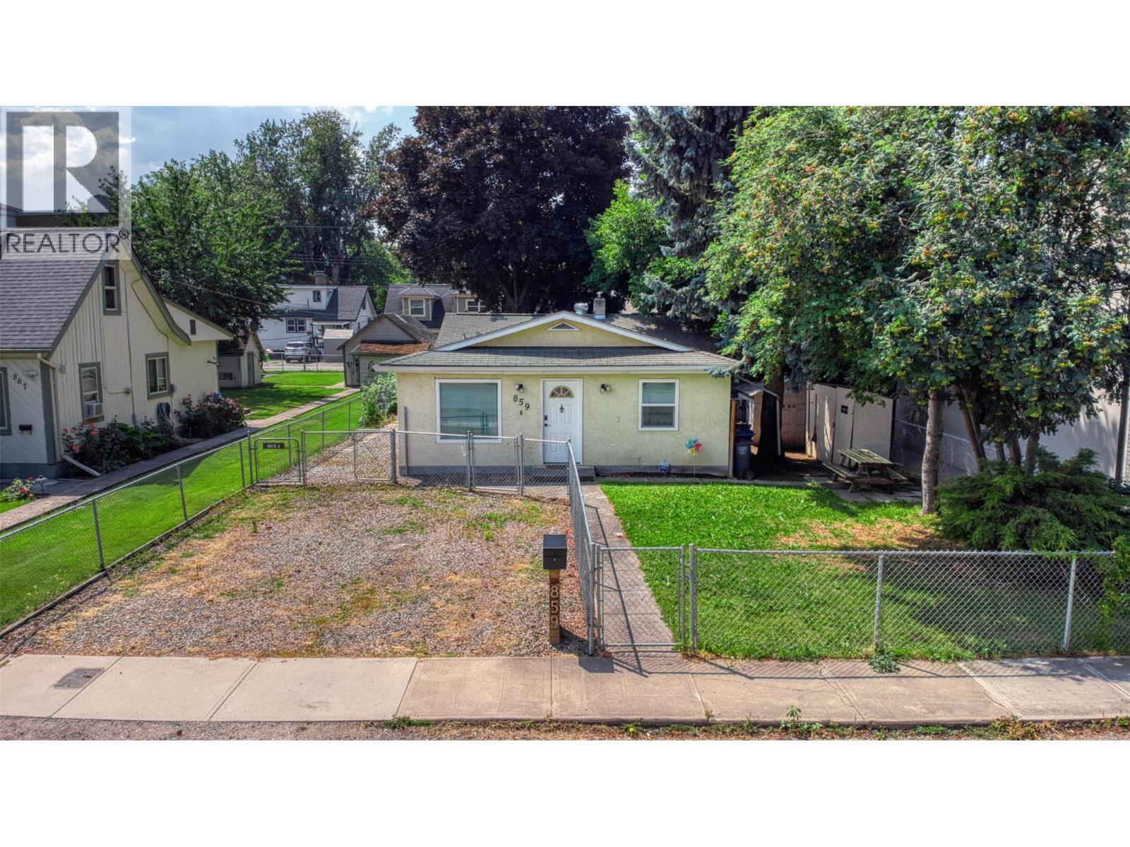 KELOWNA, British Columbia, V1Y 6S9, CA, 5 Bedrooms Bedrooms, ,3 BathroomsBathrooms,Residential,For Sale,1876948
