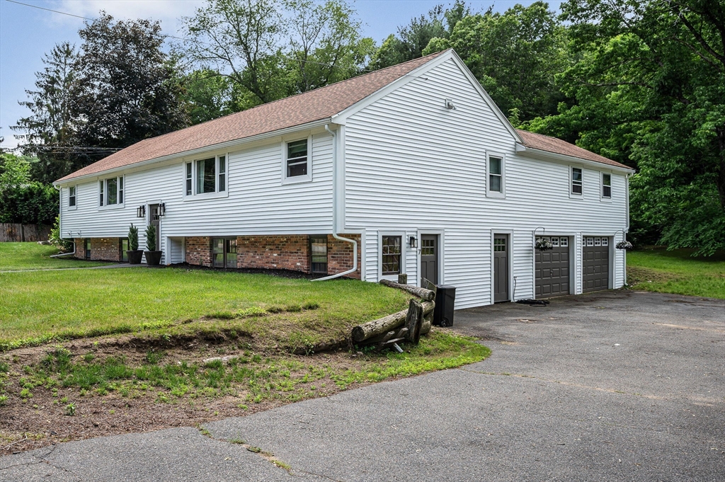 Groveland, Massachusetts, 01834, United States, 5 Bedrooms Bedrooms, ,3 BathroomsBathrooms,Residential,For Sale,1909322