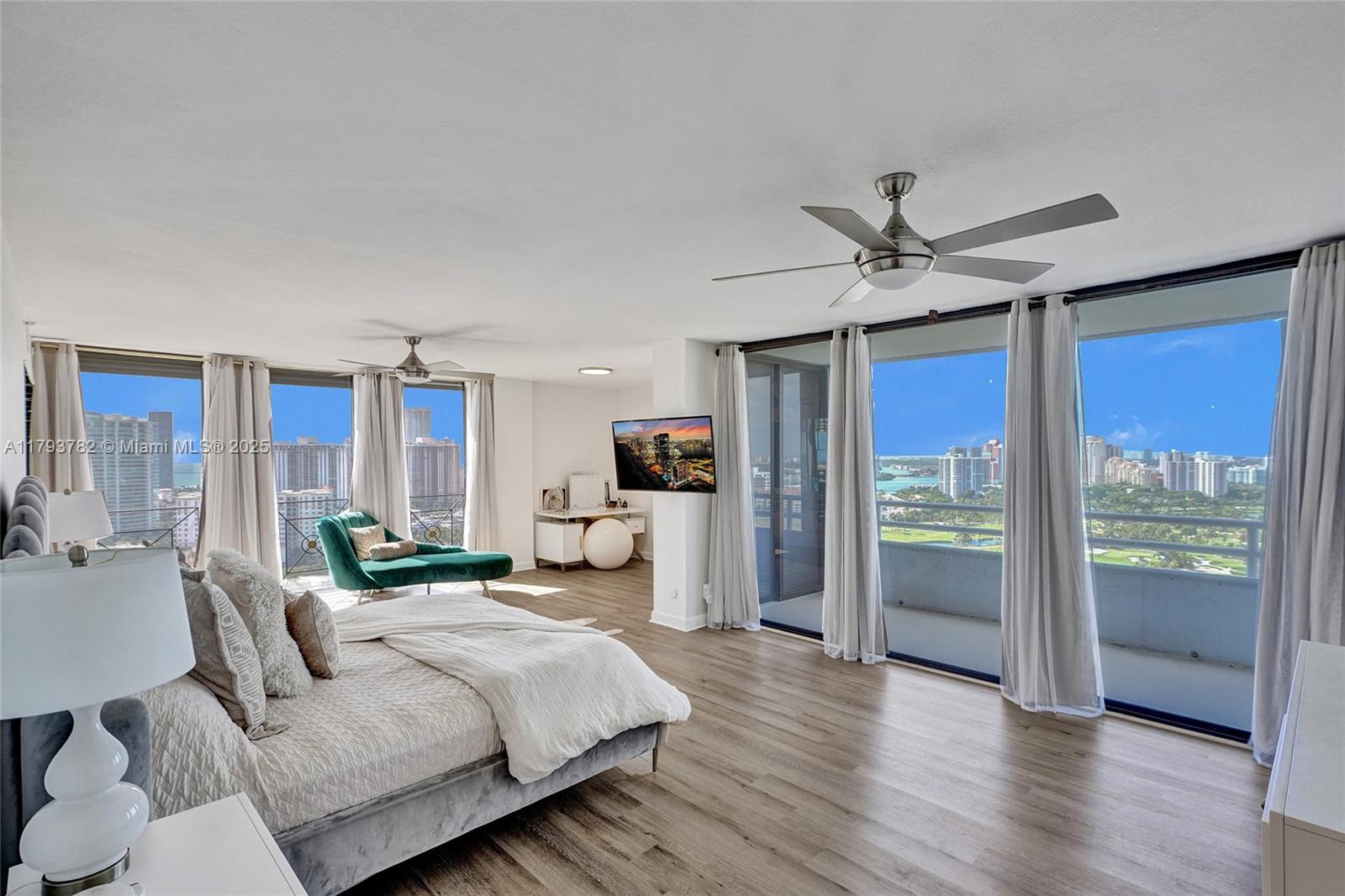 Aventura, Florida, 33180, United States, 5 Bedrooms Bedrooms, ,4 BathroomsBathrooms,Residential,For Sale,1794425