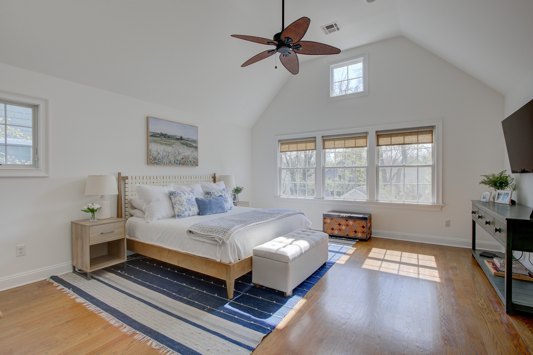  Beautifully designed home offers the perfect blend of comfort, style, - 物件實景