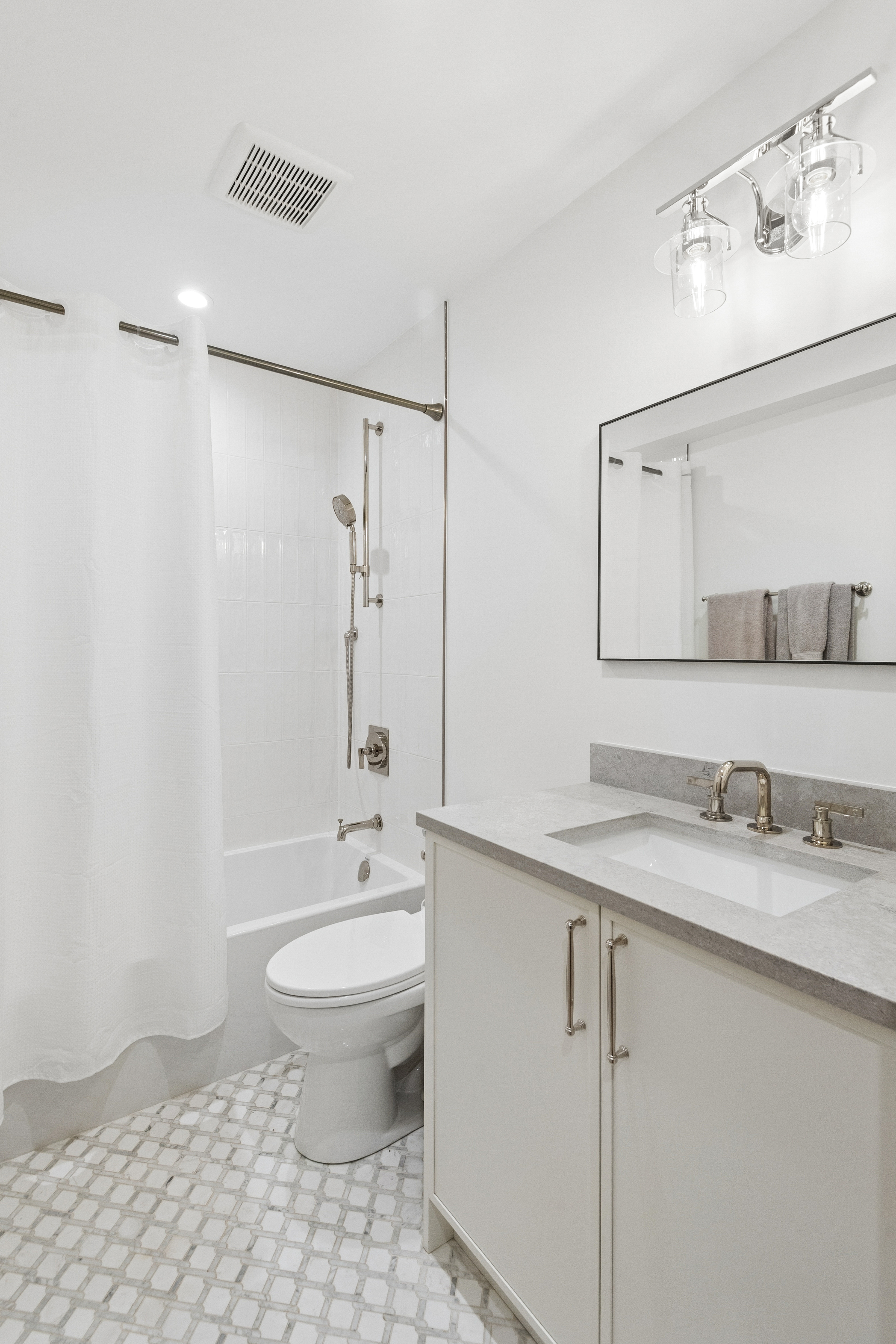  Welcome to this Exceptional Duplex Residence in theHheart of Lincoln Park - 物件實景