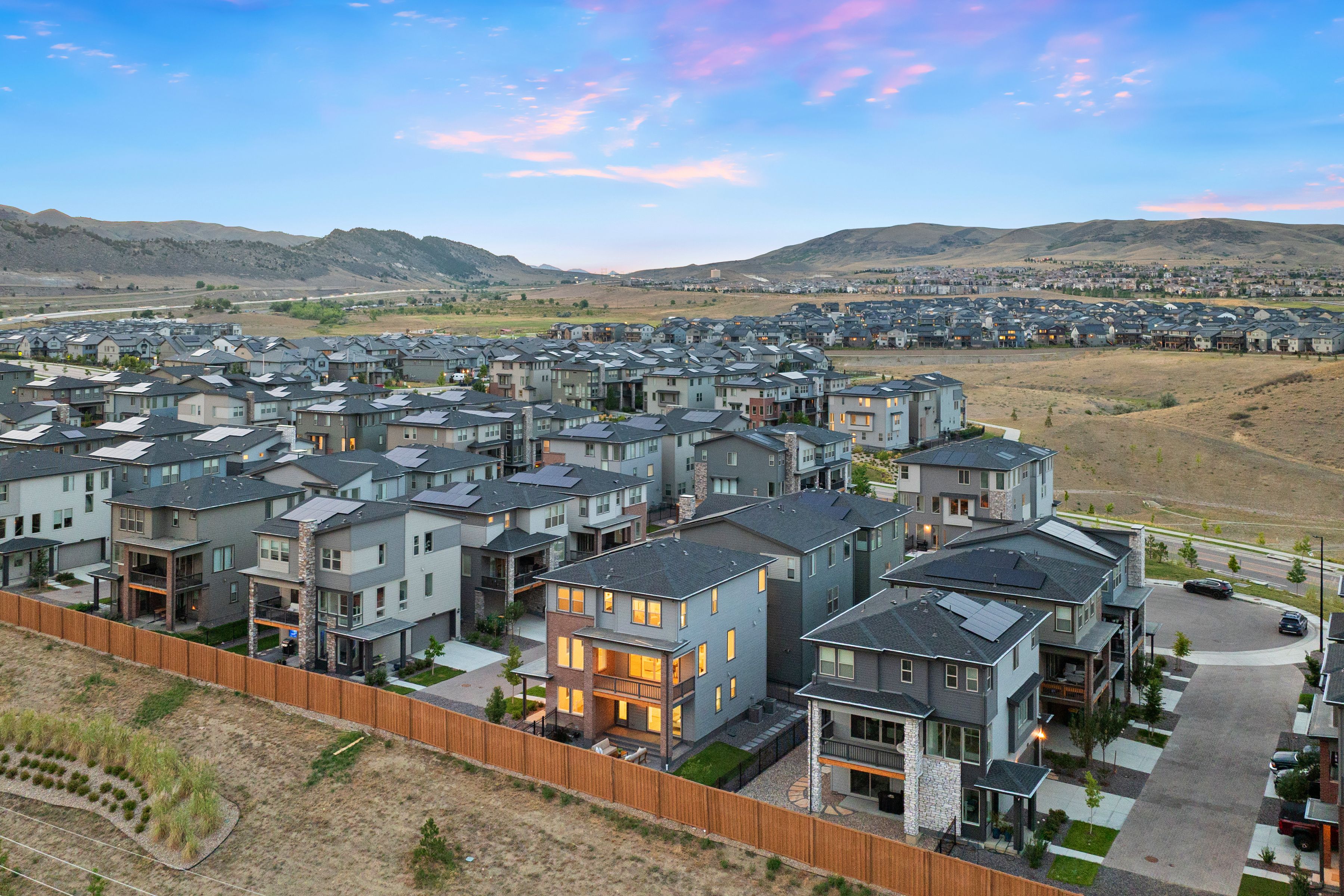  Elevated Colorado Living with 180° Mountain & Reservoir Views - 物件實景