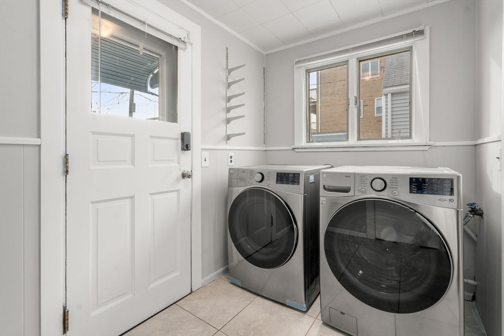 Winthrop, Massachusetts, 02152, United States, 3 Bedrooms Bedrooms, ,2 BathroomsBathrooms,Residential,For Sale,1990916