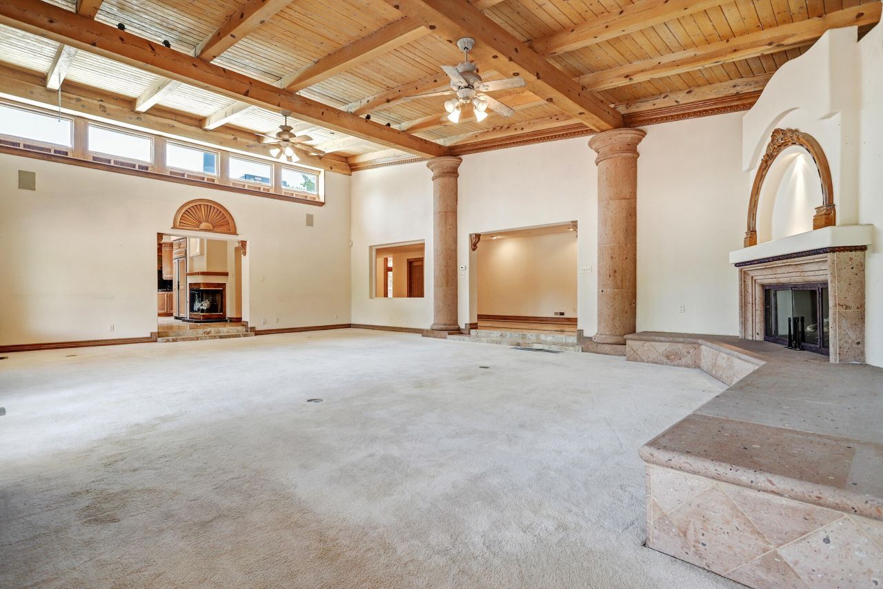 Los Ranchos, New Mexico, 87107, United States, 5 Bedrooms Bedrooms, ,5 BathroomsBathrooms,Residential,For Sale,1900994