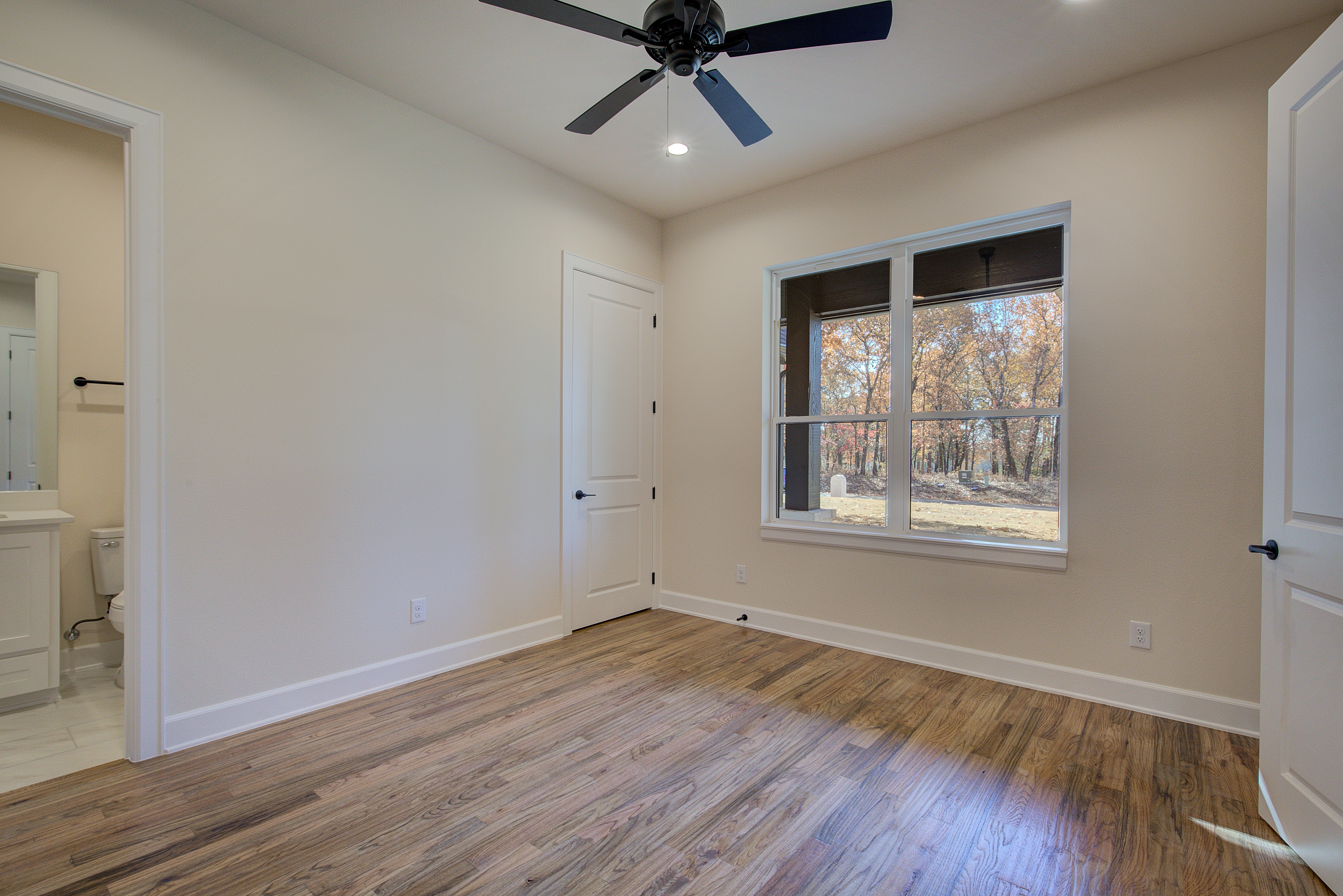 Mineola, Texas, 75773, United States, 4 Bedrooms Bedrooms, ,4 BathroomsBathrooms,Residential,For Sale,1981031