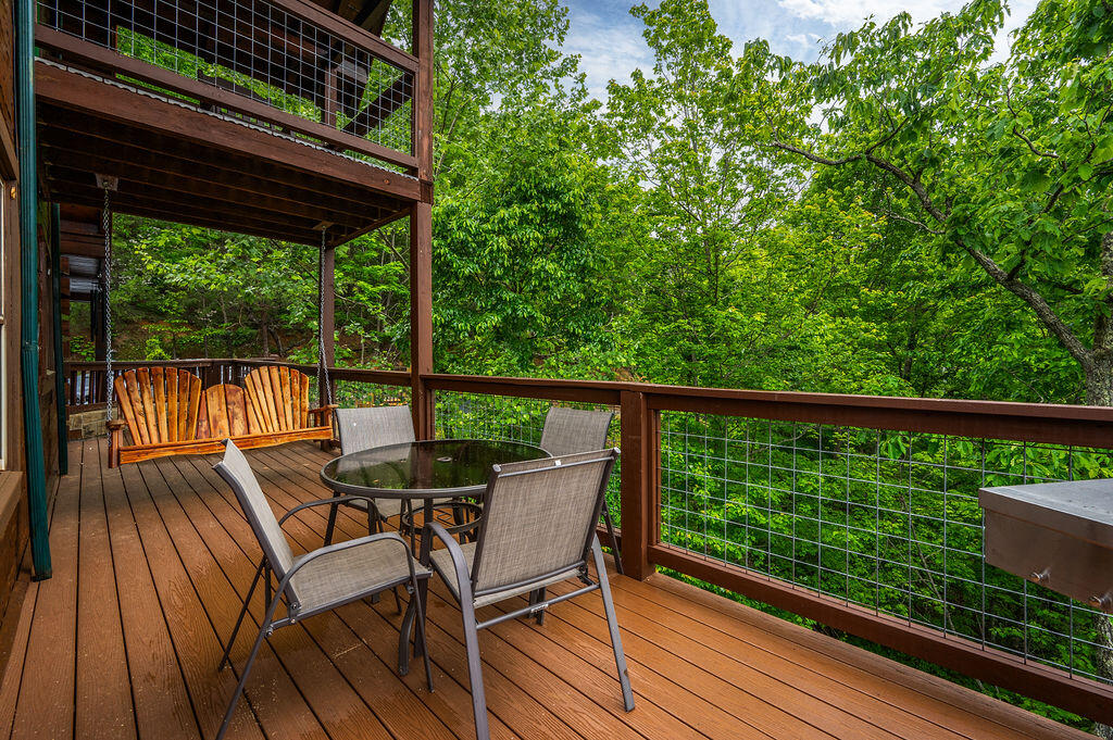 Gatlinburg, Tennessee, 37738, United States, 5 Bedrooms Bedrooms, ,6 BathroomsBathrooms,Residential,For Sale,1981295