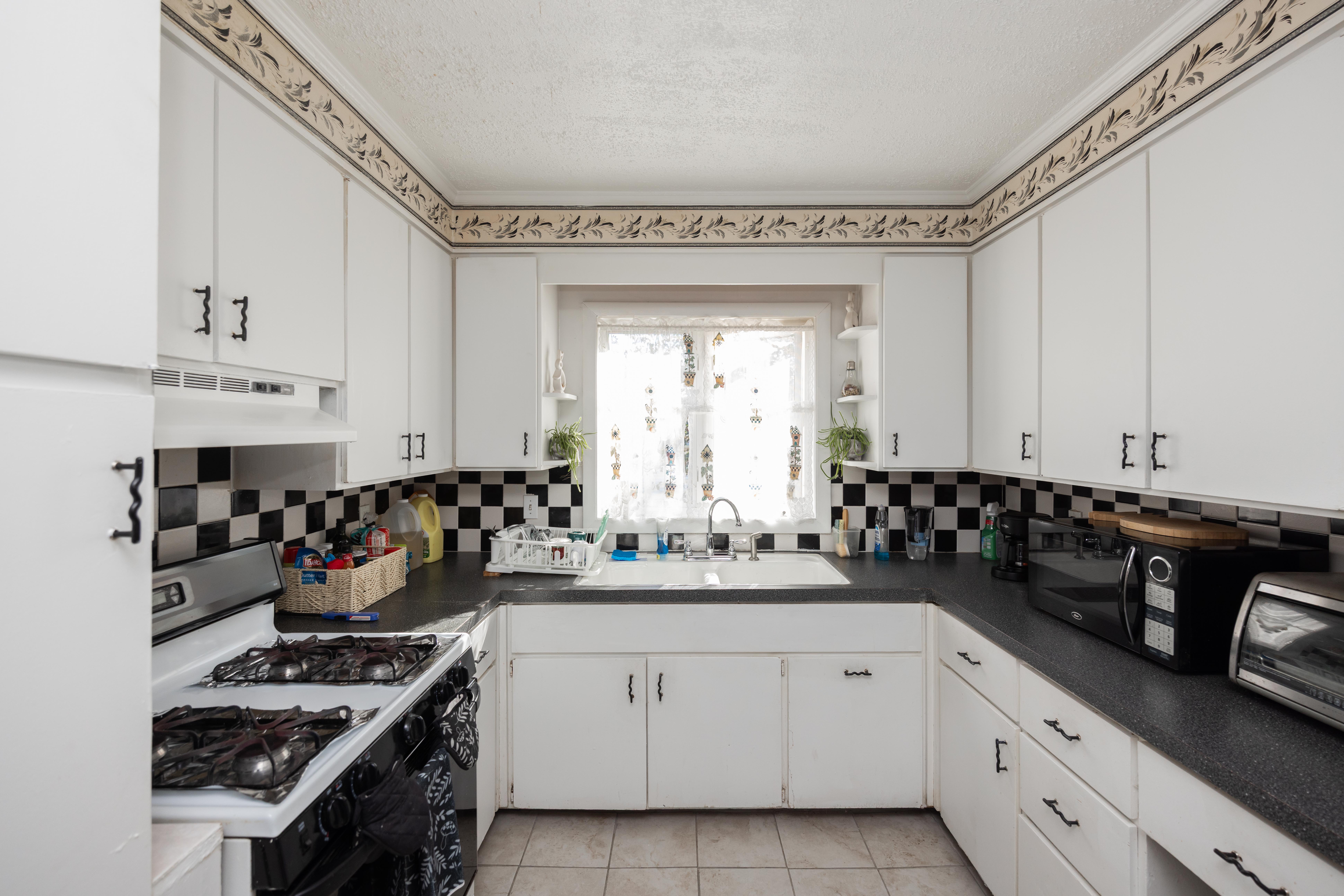 Chelsea, Massachusetts, 02150, United States, 5 Bedrooms Bedrooms, ,2 BathroomsBathrooms,Residential,For Sale,1983279