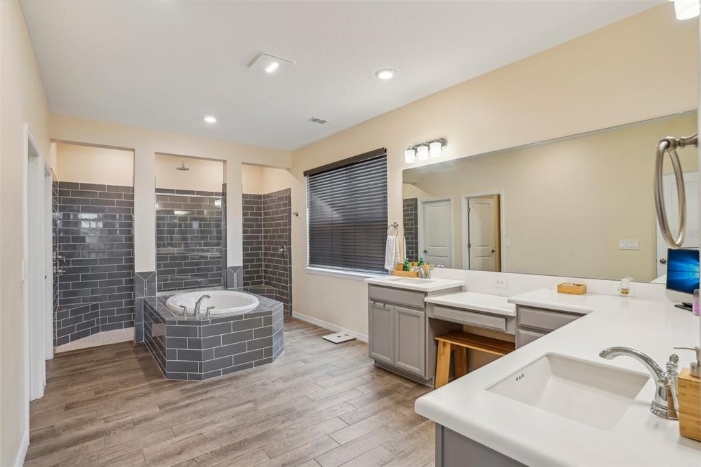 Apopka, Florida, 32703, United States, 5 Bedrooms Bedrooms, ,5 BathroomsBathrooms,Residential,For Sale,1837631