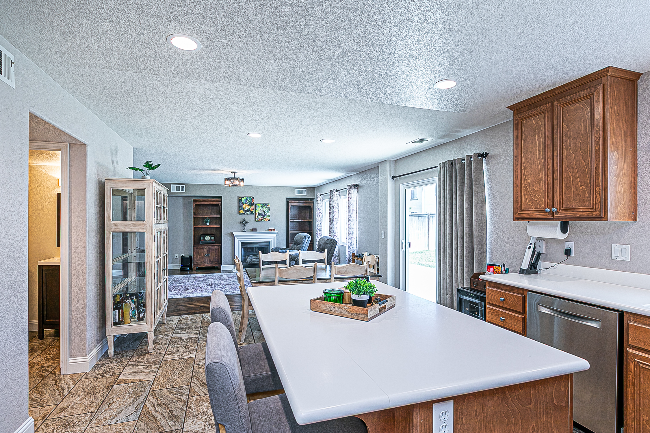Lompoc, California, 93436, United States, 4 Bedrooms Bedrooms, ,3 BathroomsBathrooms,Residential,For Sale,1924716