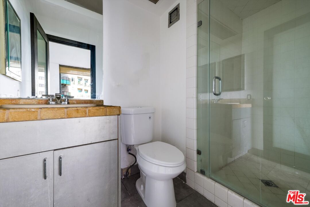 Los Angeles, California, 90024, United States, 2 Bedrooms Bedrooms, ,1 BathroomBathrooms,Residential,For Sale,1939322
