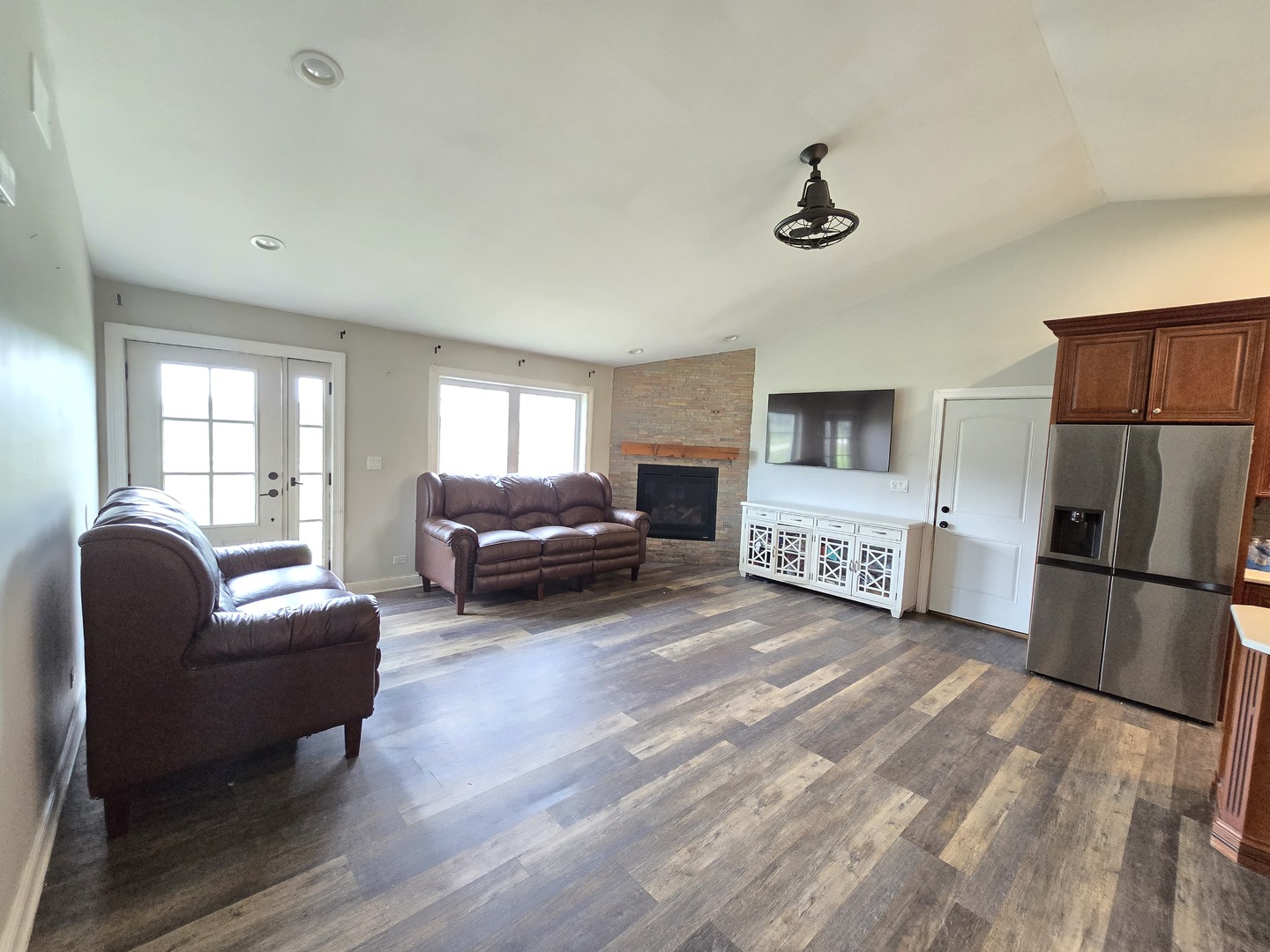 Wadsworth, Illinois, 60083, United States, 3 Bedrooms Bedrooms, ,2 BathroomsBathrooms,Residential,For Sale,1924049