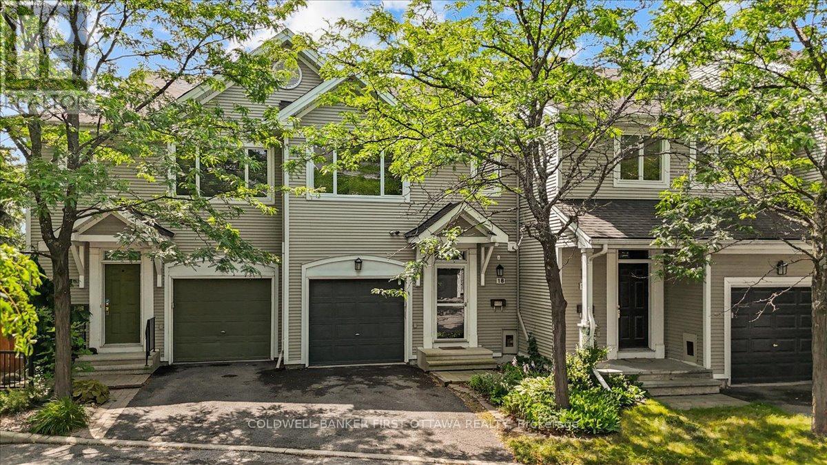 OTTAWA, Ontario, K1J 1J2, CA, 3 Bedrooms Bedrooms, ,1 BathroomBathrooms,Residential,For Sale,1903648