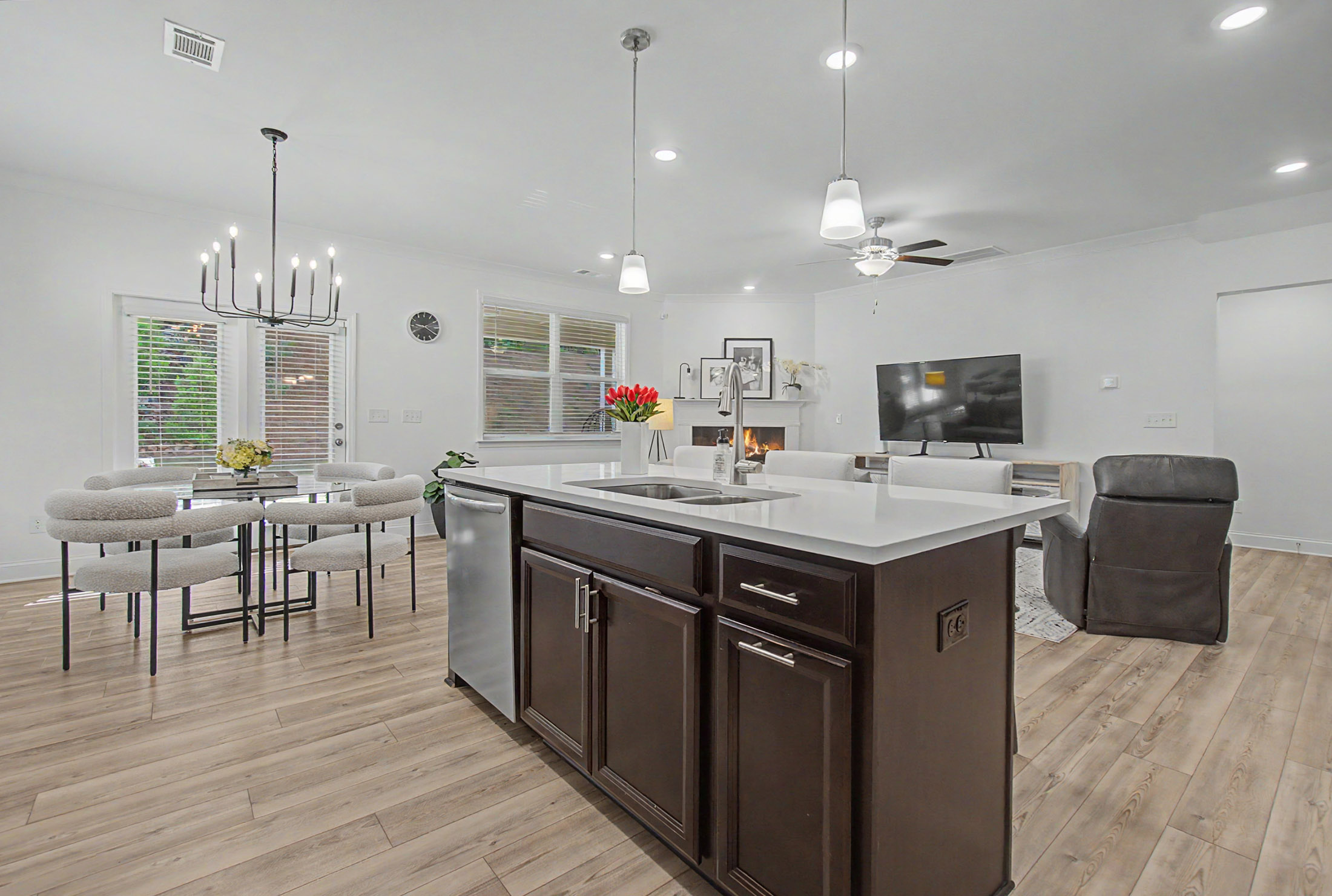  Beautiful Home in Hickory Bluffs Gated Community - 物件實景