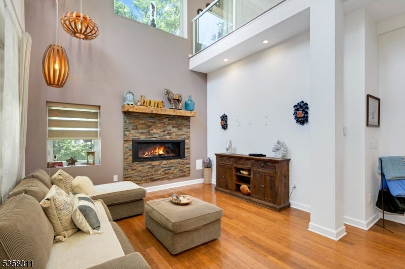 West Orange Twp., New Jersey, 07052, United States, 6 Bedrooms Bedrooms, ,4 BathroomsBathrooms,Residential,For Sale,1826682