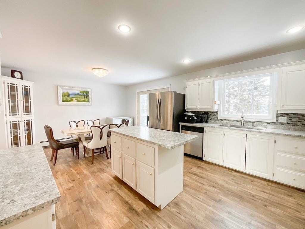 STRATFORD, Prince Edward Island, C1B 2H3, CA, 4 Bedrooms Bedrooms, ,2 BathroomsBathrooms,Residential,For Sale,1885210
