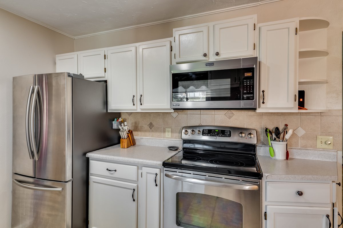 Cheyenne, Wyoming, 82009, United States, 3 Bedrooms Bedrooms, ,2 BathroomsBathrooms,Residential,For Sale,1976817