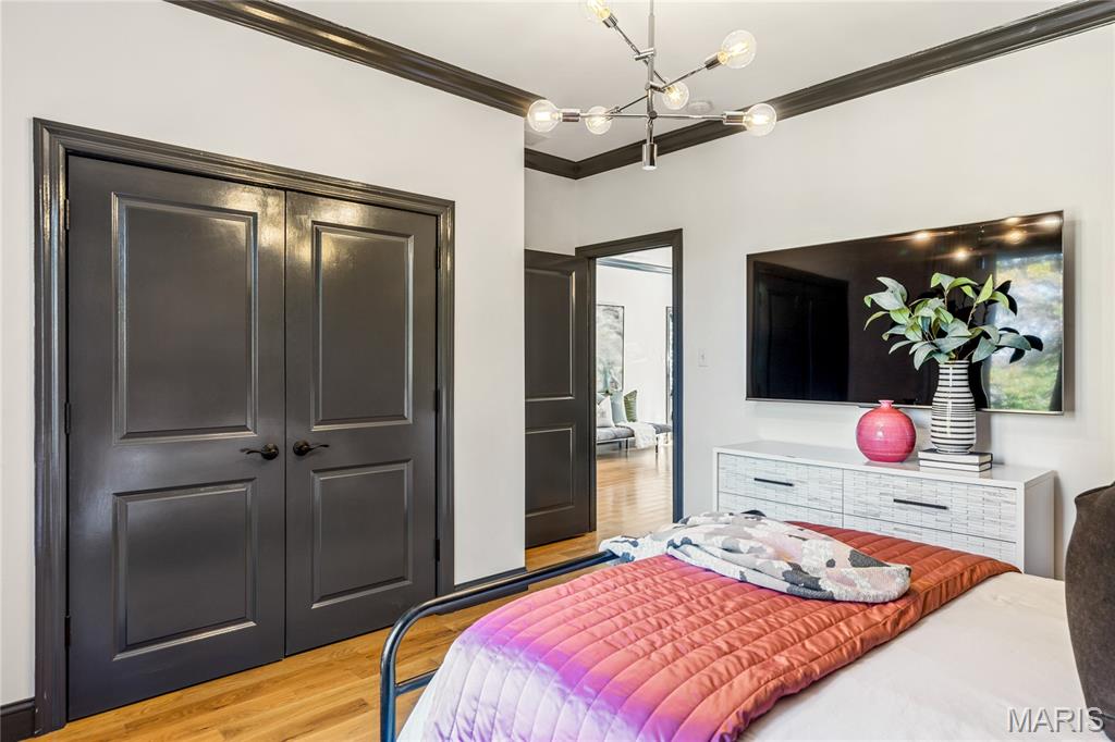 University City, Missouri, 63105, United States, 4 Bedrooms Bedrooms, ,5 BathroomsBathrooms,Residential,For Sale,1989585