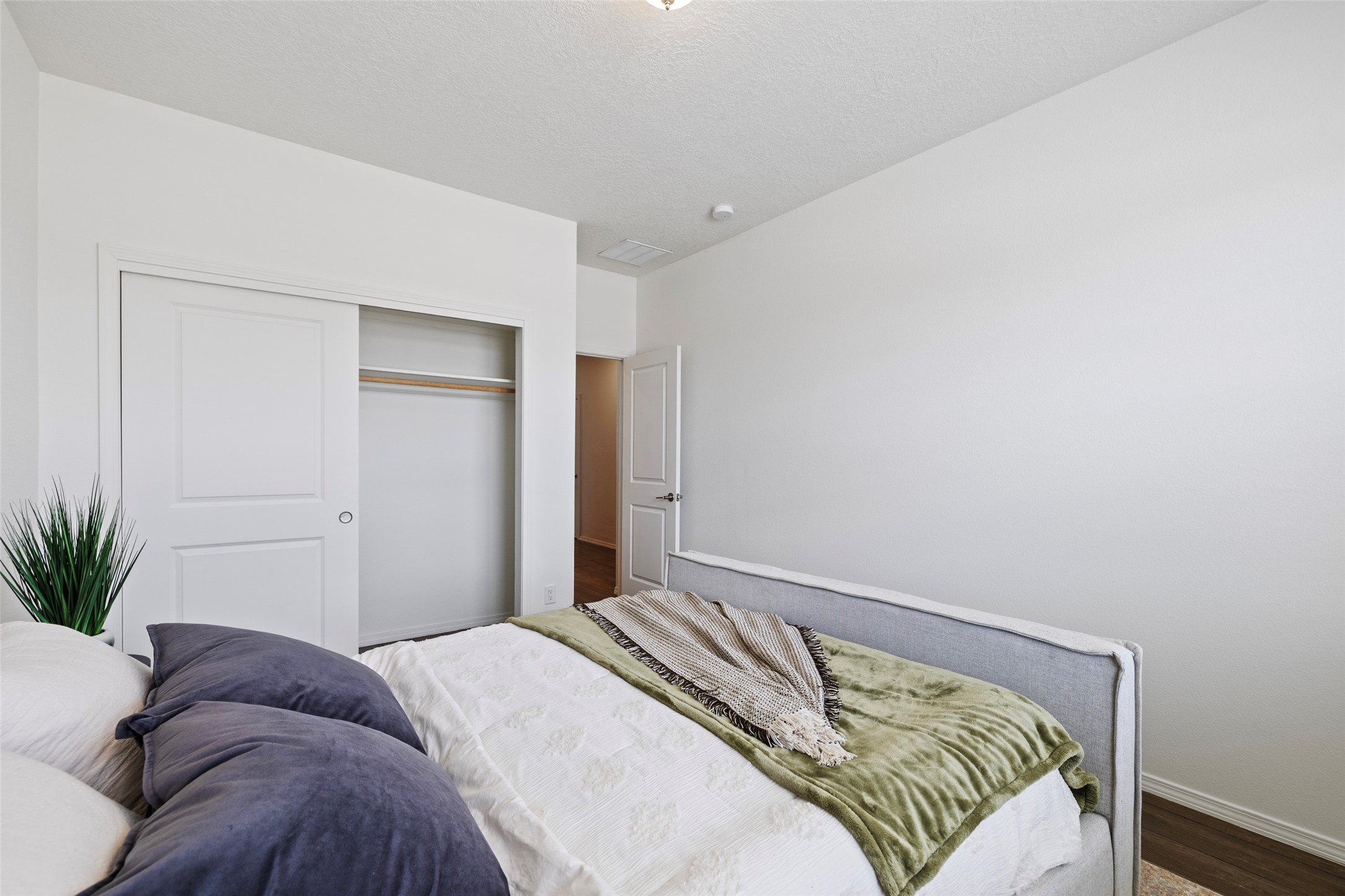  6200 White Hawk Drive Ne - 物件實景