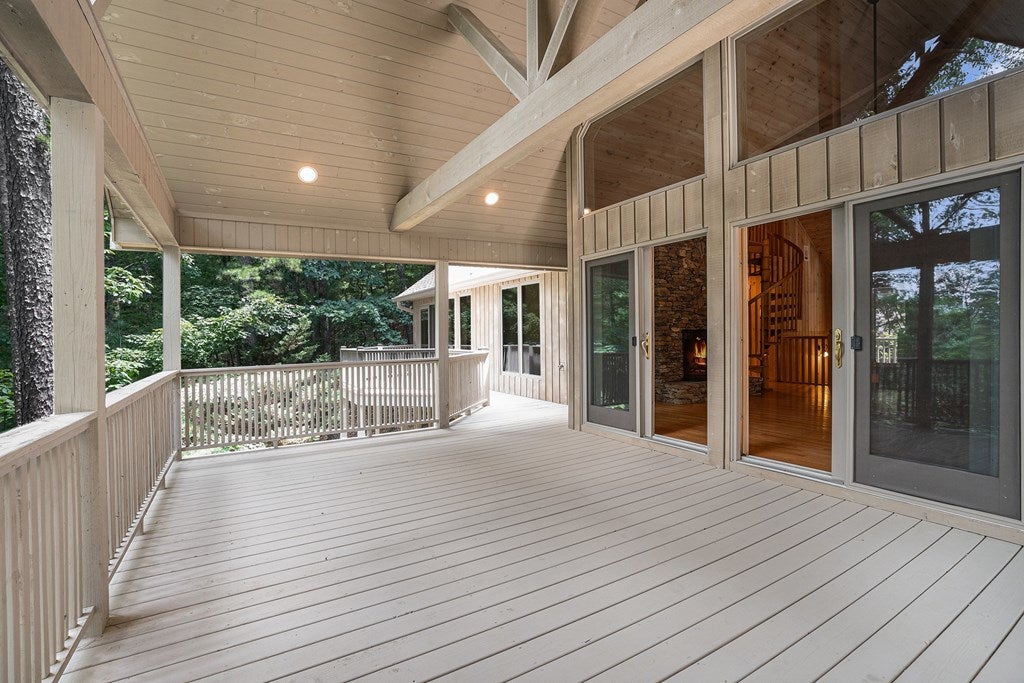 Ellijay, Georgia, 30536, United States, 4 Bedrooms Bedrooms, ,4 BathroomsBathrooms,Residential,For Sale,1888522