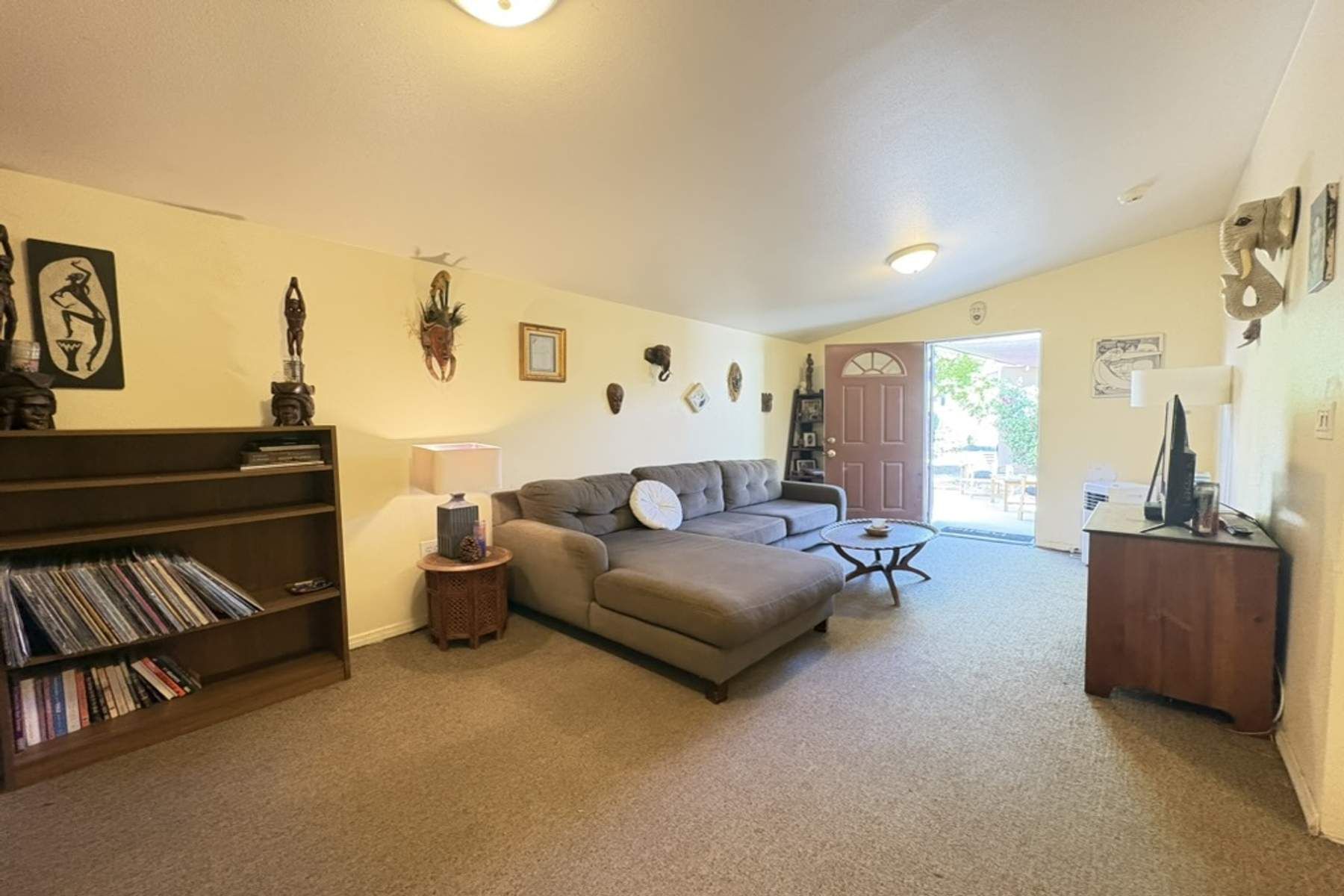  6041 Cleon Avenue - 物件實景