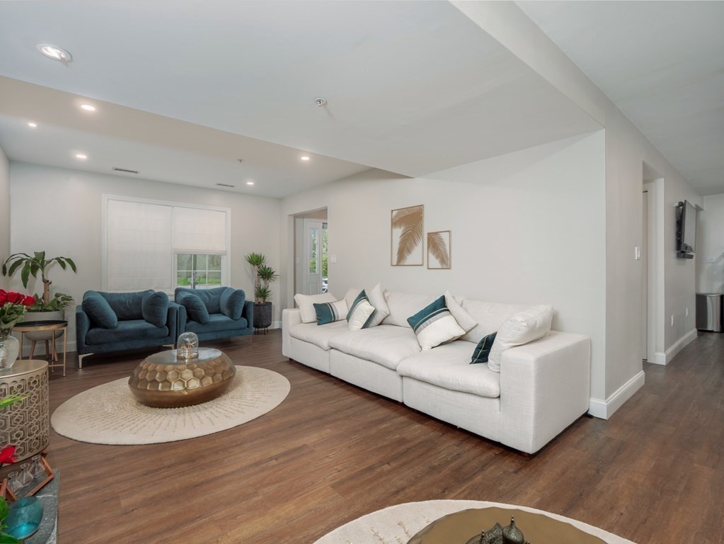 Walpole, Massachusetts, 02081, United States, 5 Bedrooms Bedrooms, ,3 BathroomsBathrooms,Residential,For Sale,1830559